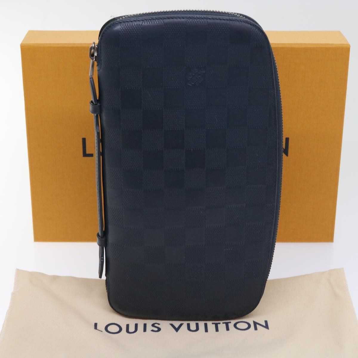 Louis Vuitton Atholl Black Leather Clutch Bag (Pre-Owned) Size ONE SIZE - 8 Thumbnail