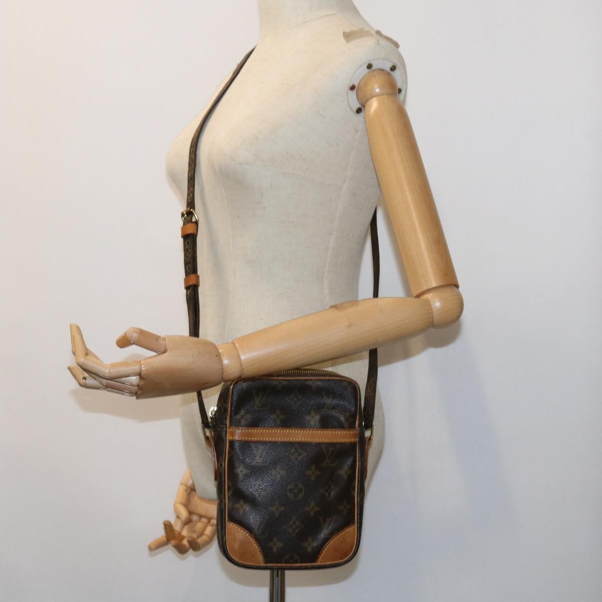 Louis Vuitton Danube Brown Canvas Shoulder Bag (Pre-Owned) Size ONE SIZE - 7 Thumbnail