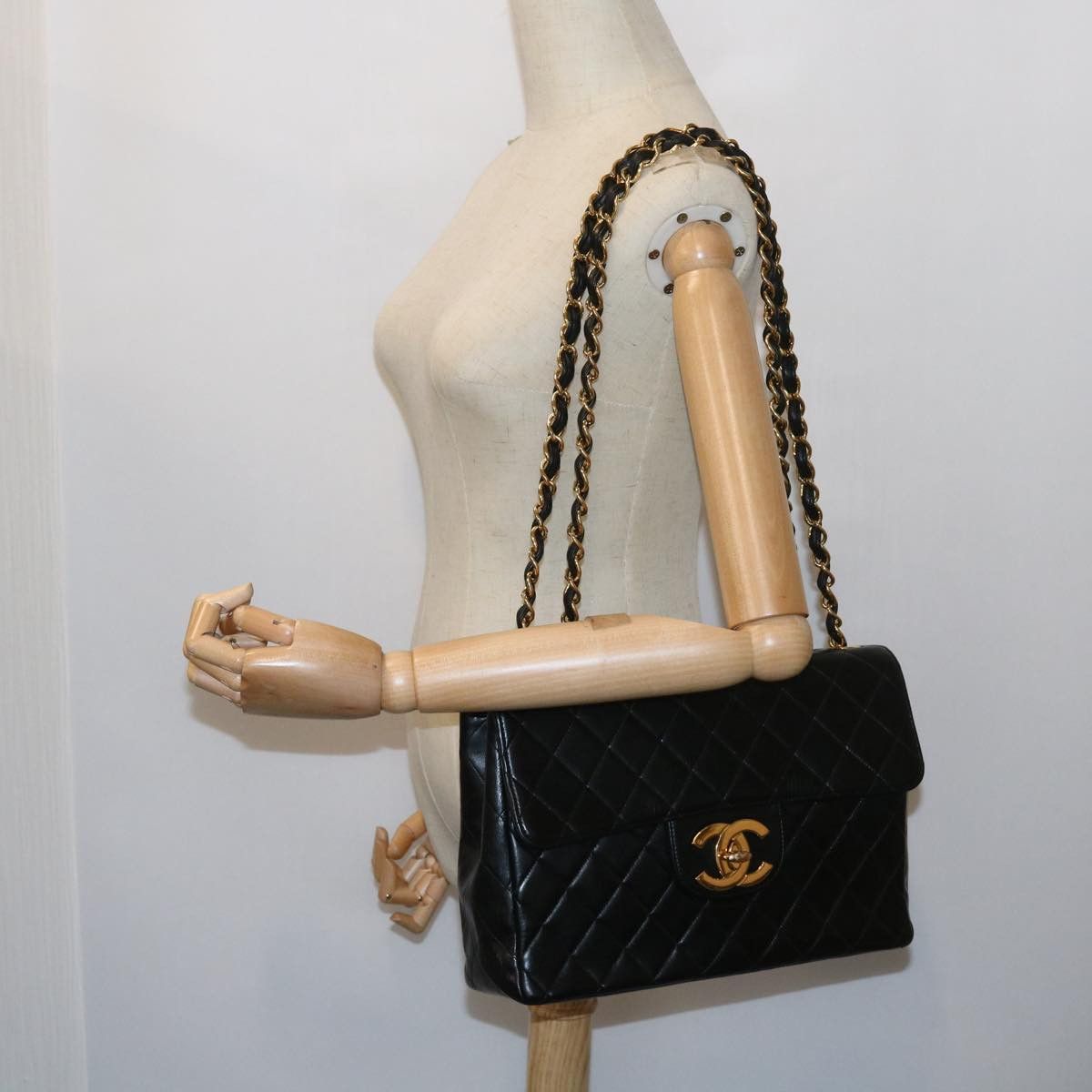 Chanel Black Leather Shoulder Bag (Pre-Owned) Size ONE SIZE - 7 Thumbnail