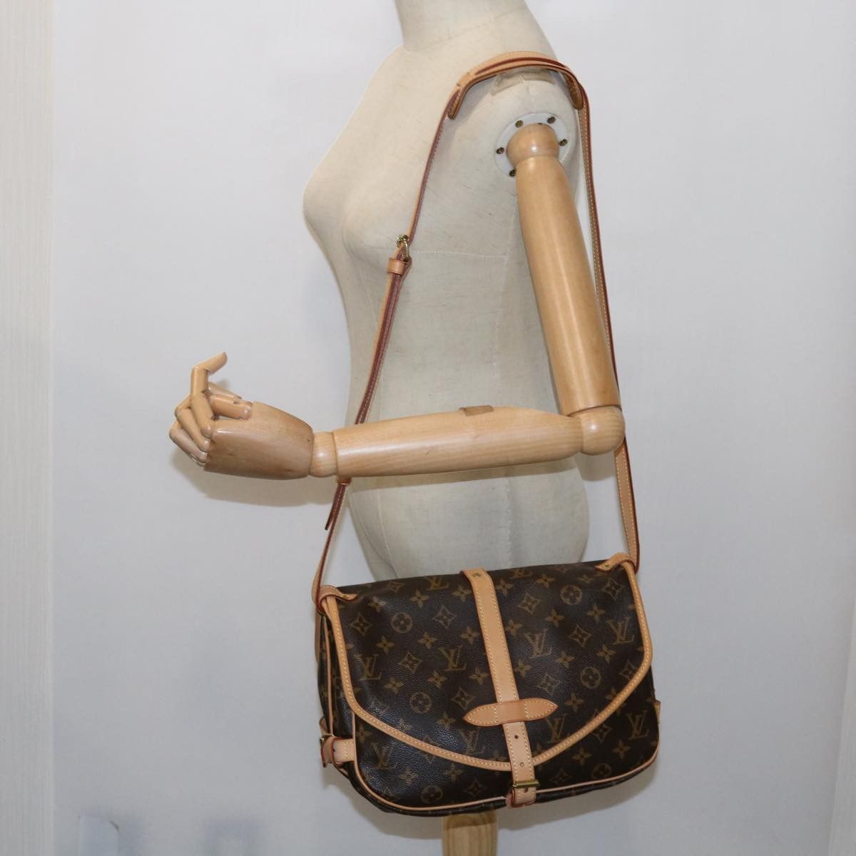 Louis Vuitton Saumur Brown Canvas Shoulder Bag (Pre-Owned) Size ONE SIZE - 7 Thumbnail