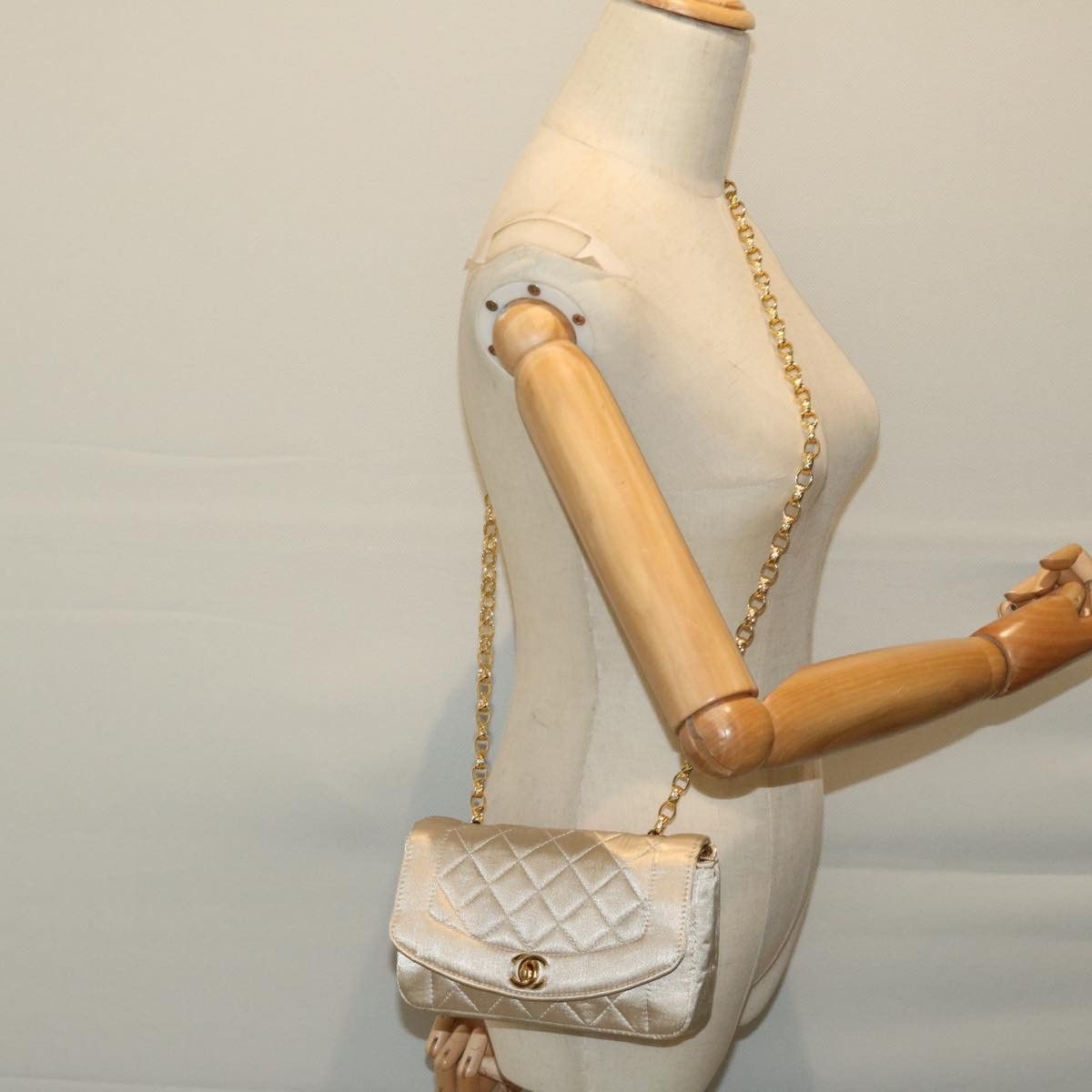 Chanel Diana Beige Silk Shoulder Bag (Pre-Owned) Size ONE SIZE - 8 Thumbnail