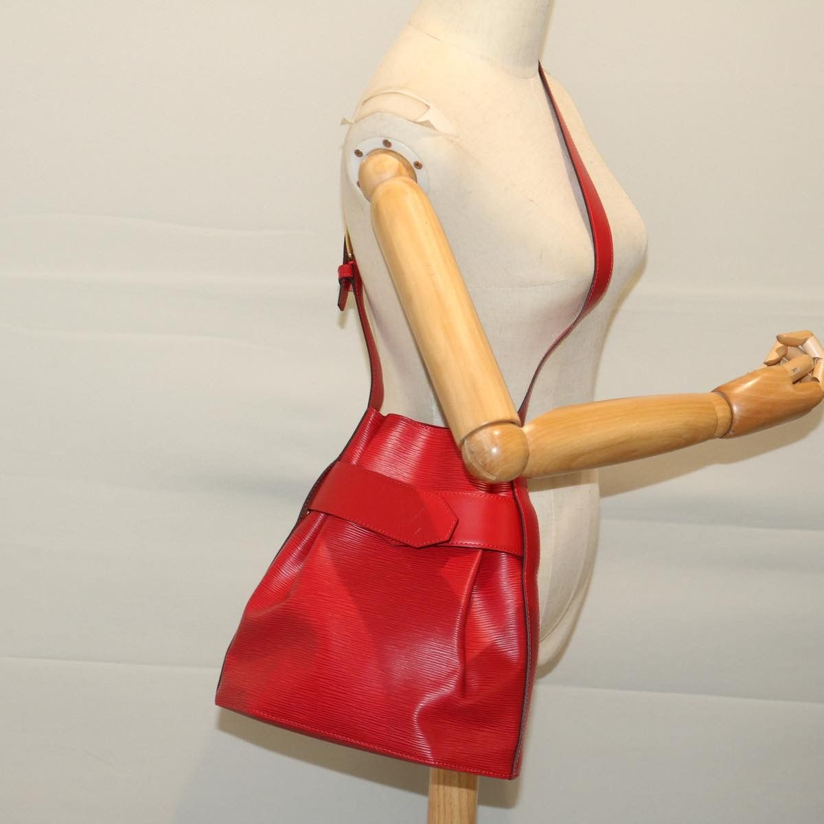 Louis Vuitton Sac D'épaule Red Leather Shoulder Bag (Pre-Owned) Size ONE SIZE - 7 Thumbnail