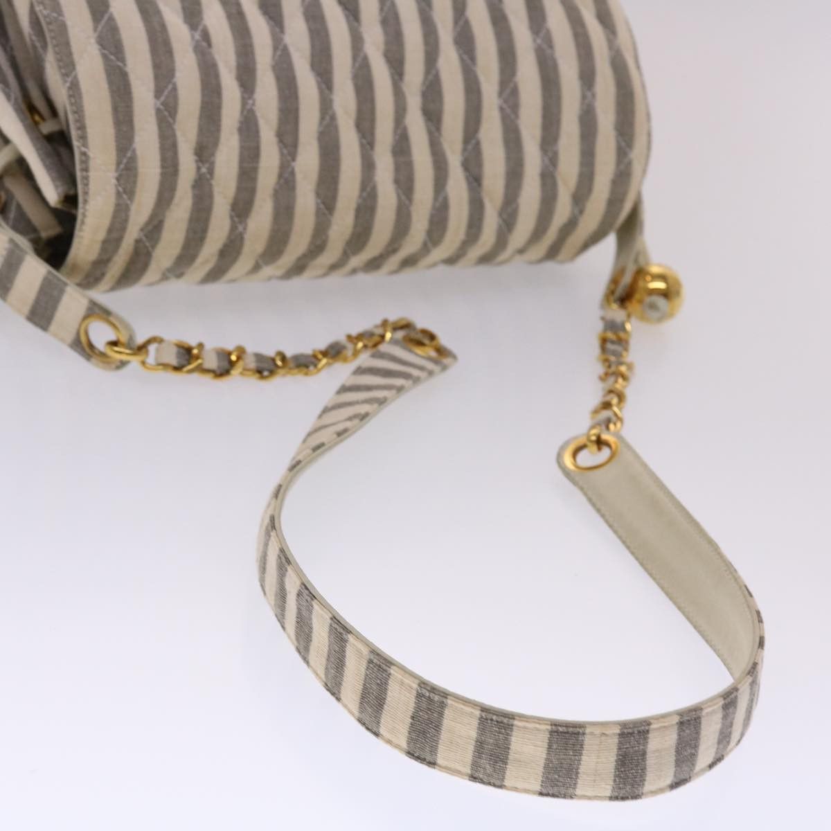 Chanel Matelassé White Canvas Shoulder Bag (Pre-Owned) Size ONE SIZE - 4 Thumbnail