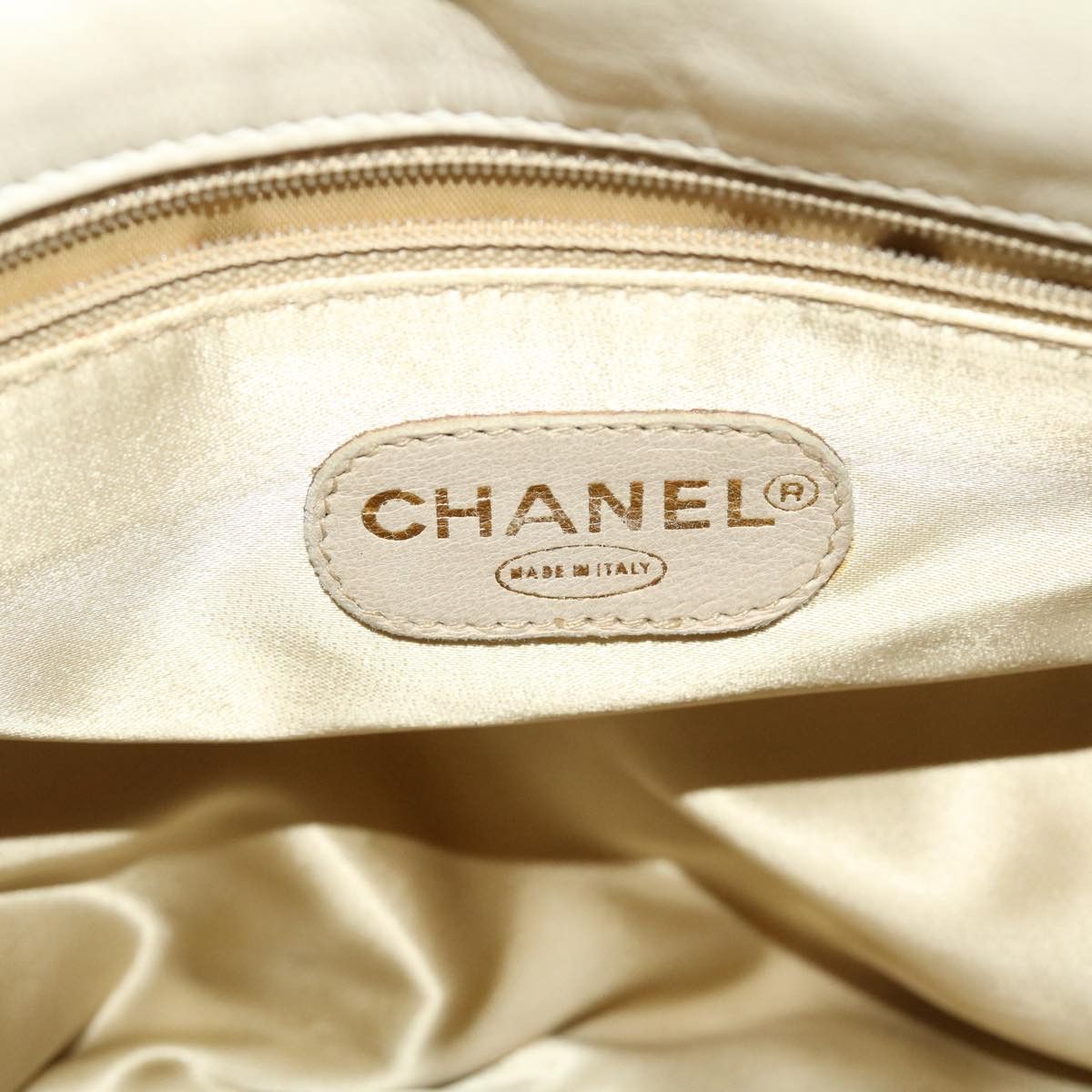 Chanel Matelassé White Canvas Shoulder Bag (Pre-Owned) Size ONE SIZE - 8 Thumbnail