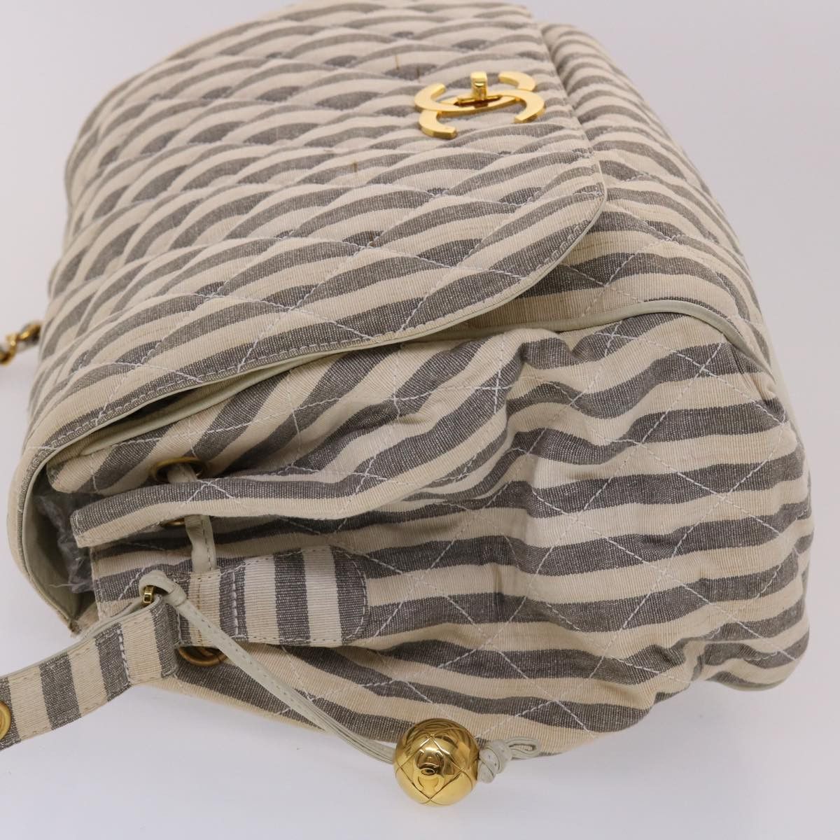 Chanel Matelassé White Canvas Shoulder Bag (Pre-Owned) Size ONE SIZE - 10 Thumbnail
