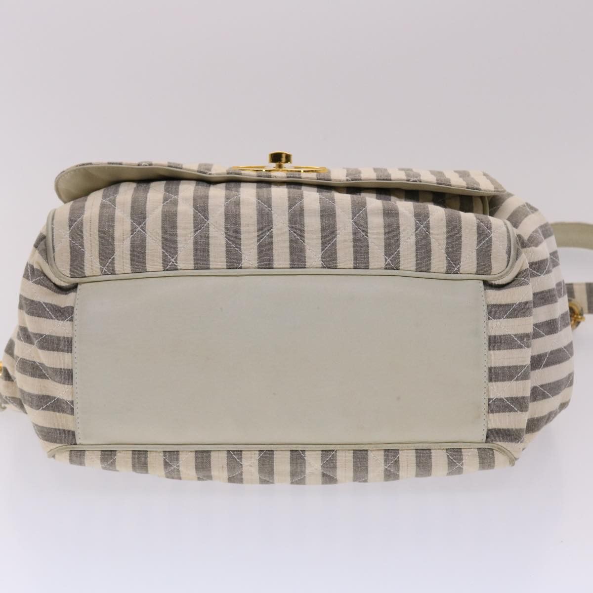 Chanel Matelassé White Canvas Shoulder Bag (Pre-Owned) Size ONE SIZE - 3 Thumbnail