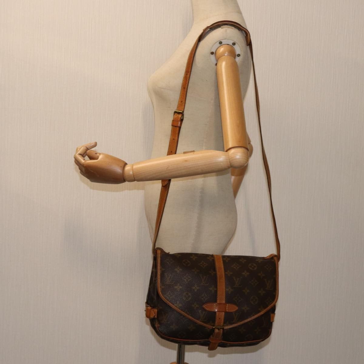 Louis Vuitton Saumur Brown Canvas Shoulder Bag (Pre-Owned) Size ONE SIZE - 7 Thumbnail