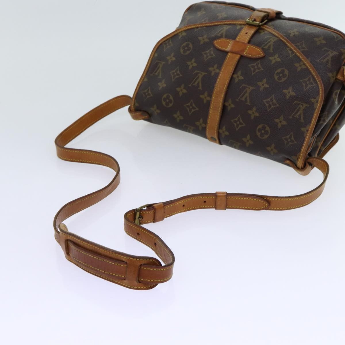 Louis Vuitton Saumur Brown Canvas Shoulder Bag (Pre-Owned) Size ONE SIZE - 3 Thumbnail