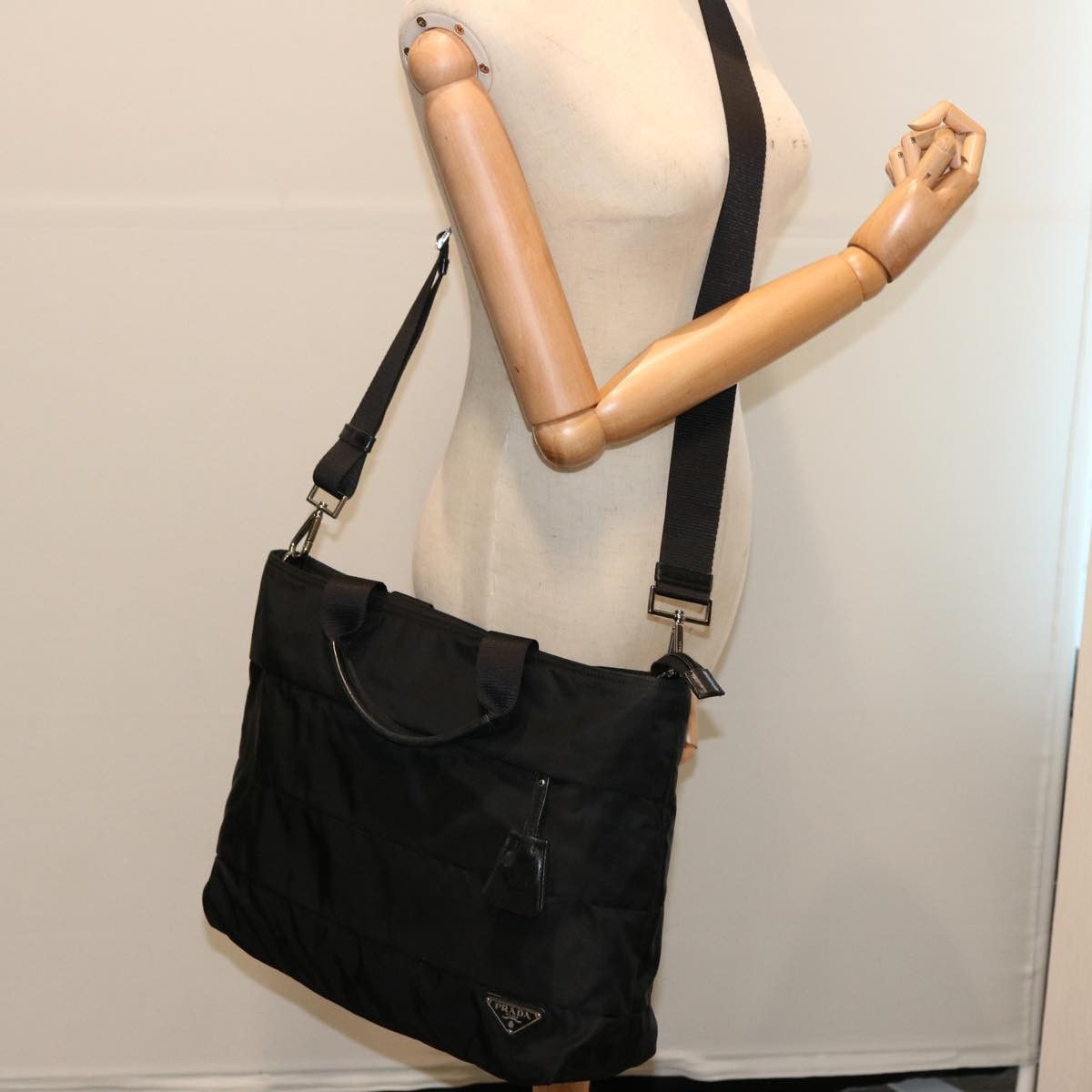 Tessuto Black Synthetic Handbag (Pre-Owned)