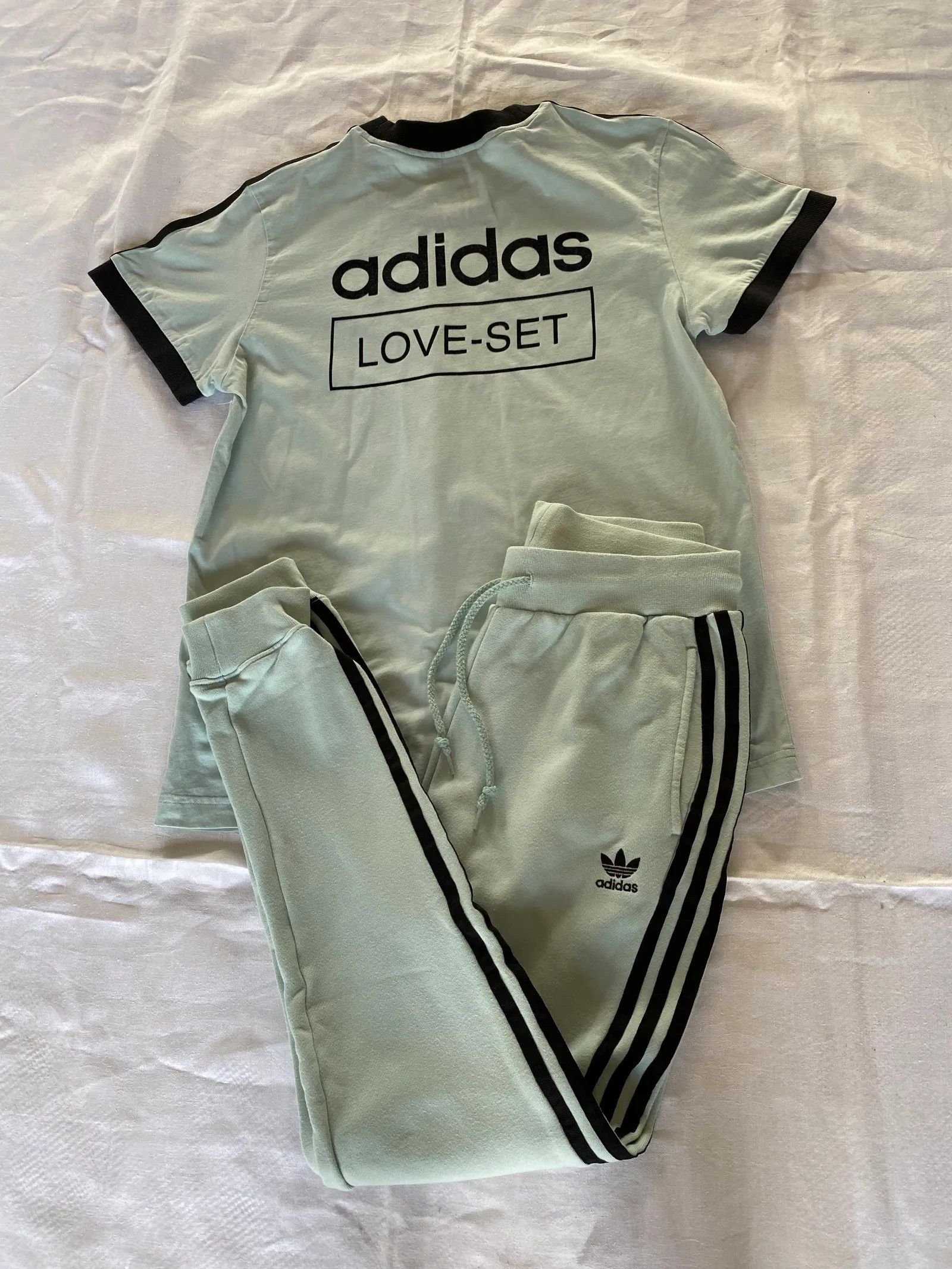 Adidas Adidas Love set t-shirt och svettisbyxor Dress Size XS / US 0-2 / IT 36-38 - 4 Thumbnail