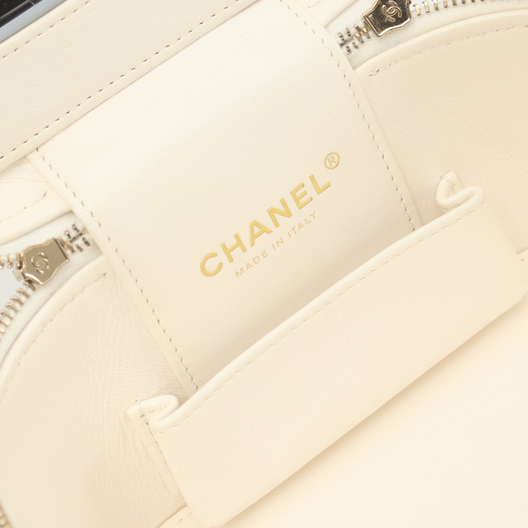Chanel Chanel Matelasse Handbag Vanity Bag Caviar Skin White Gold Hardware Size ONE SIZE - 4 Thumbnail