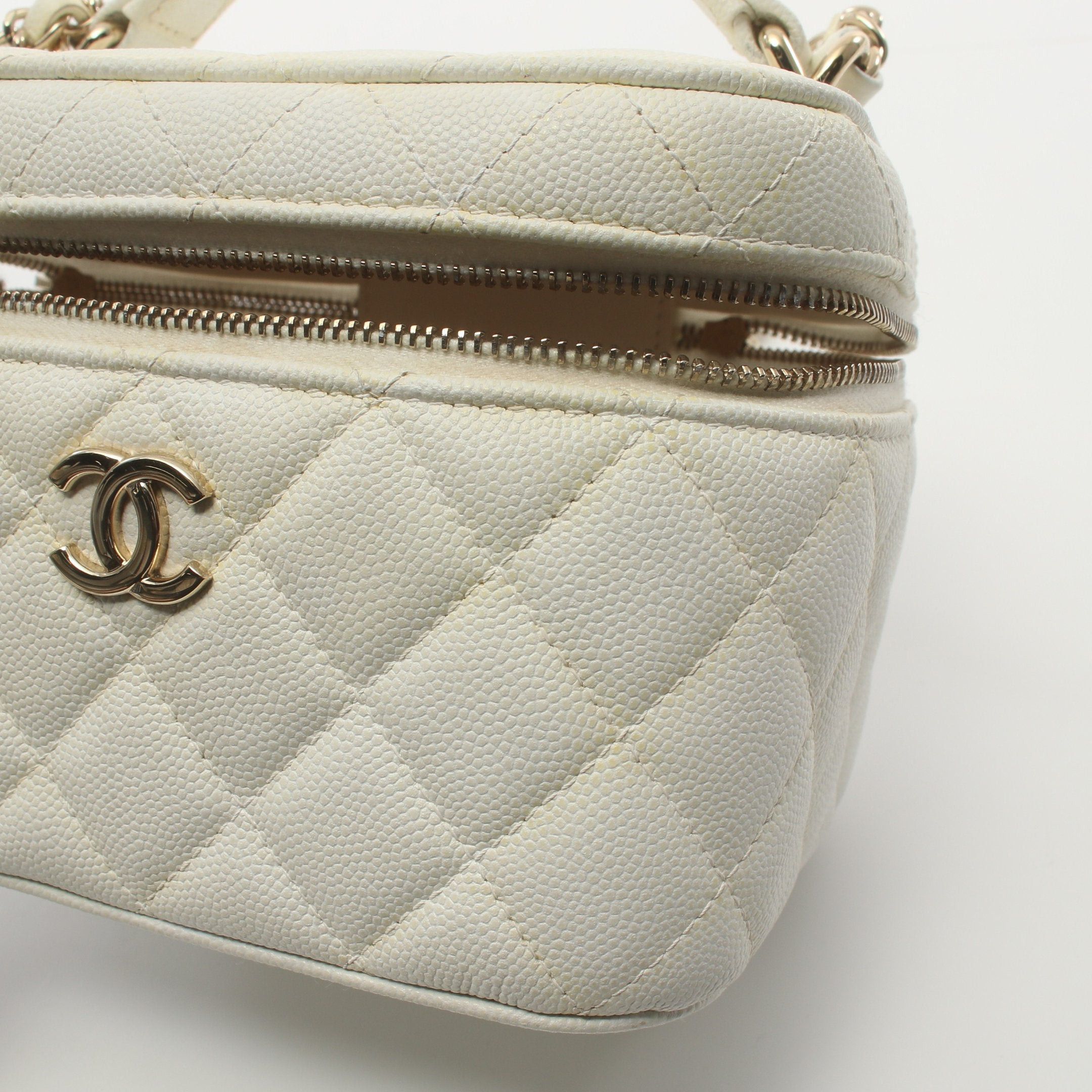 Chanel Chanel Matelasse Handbag Vanity Bag Caviar Skin White Gold Hardware Size ONE SIZE - 8 Thumbnail