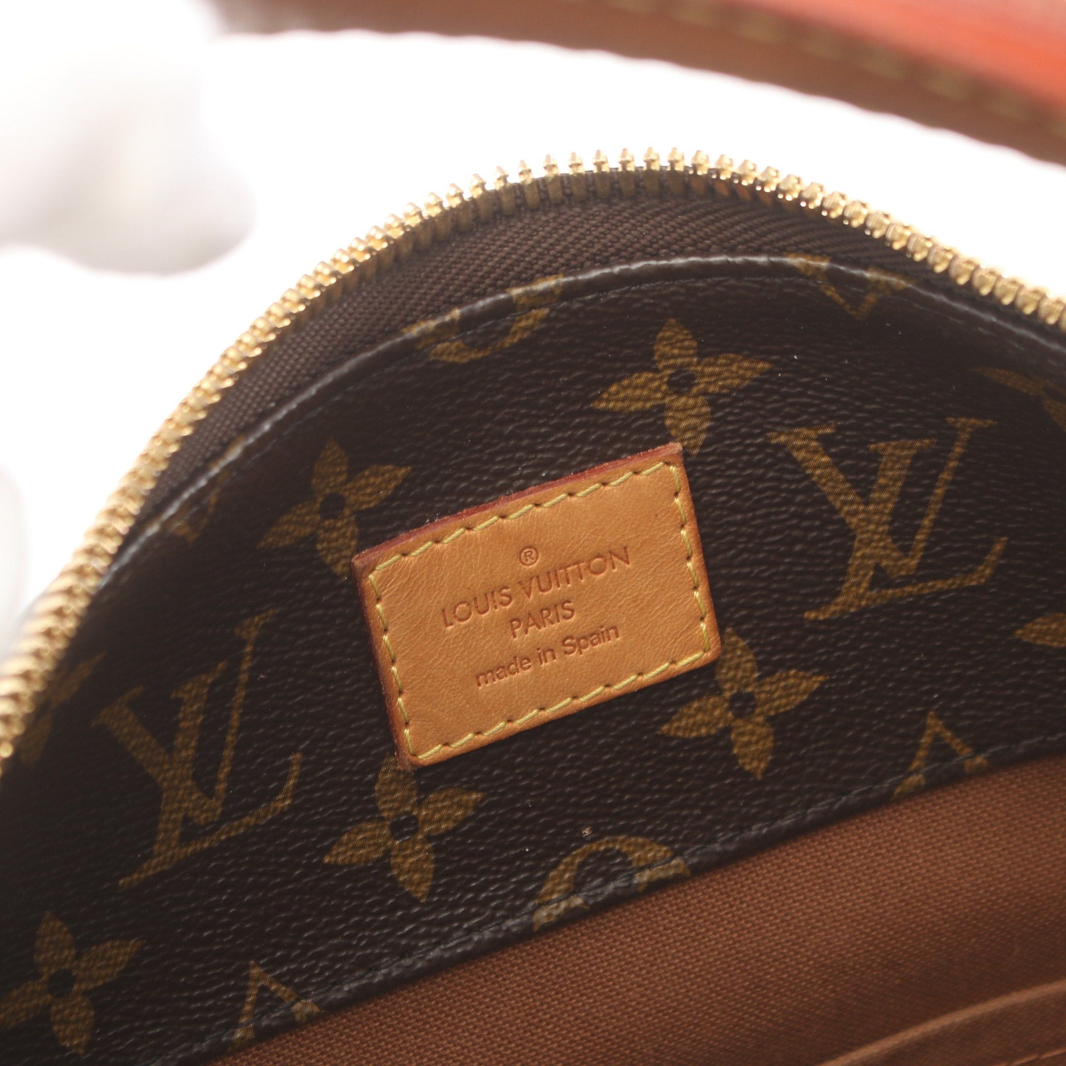 Louis Vuitton Louis Vuitton Shuri Mm Monogram One Shoulder Bag Leather Brown Size ONE SIZE - 4 Thumbnail