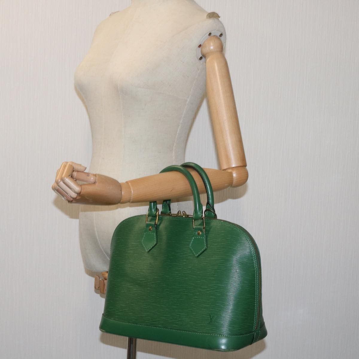 Louis Vuitton Alma Green Leather Handbag (Pre-Owned) Size ONE SIZE - 7 Thumbnail