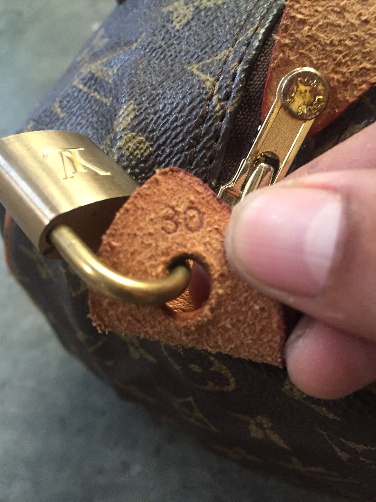 LOUIS VUITTON パドロック付き　ヴィンテージ　スピーディ30 SOLD! Louis Vuitton Monogram Speedy 30 with Lock & Key – The