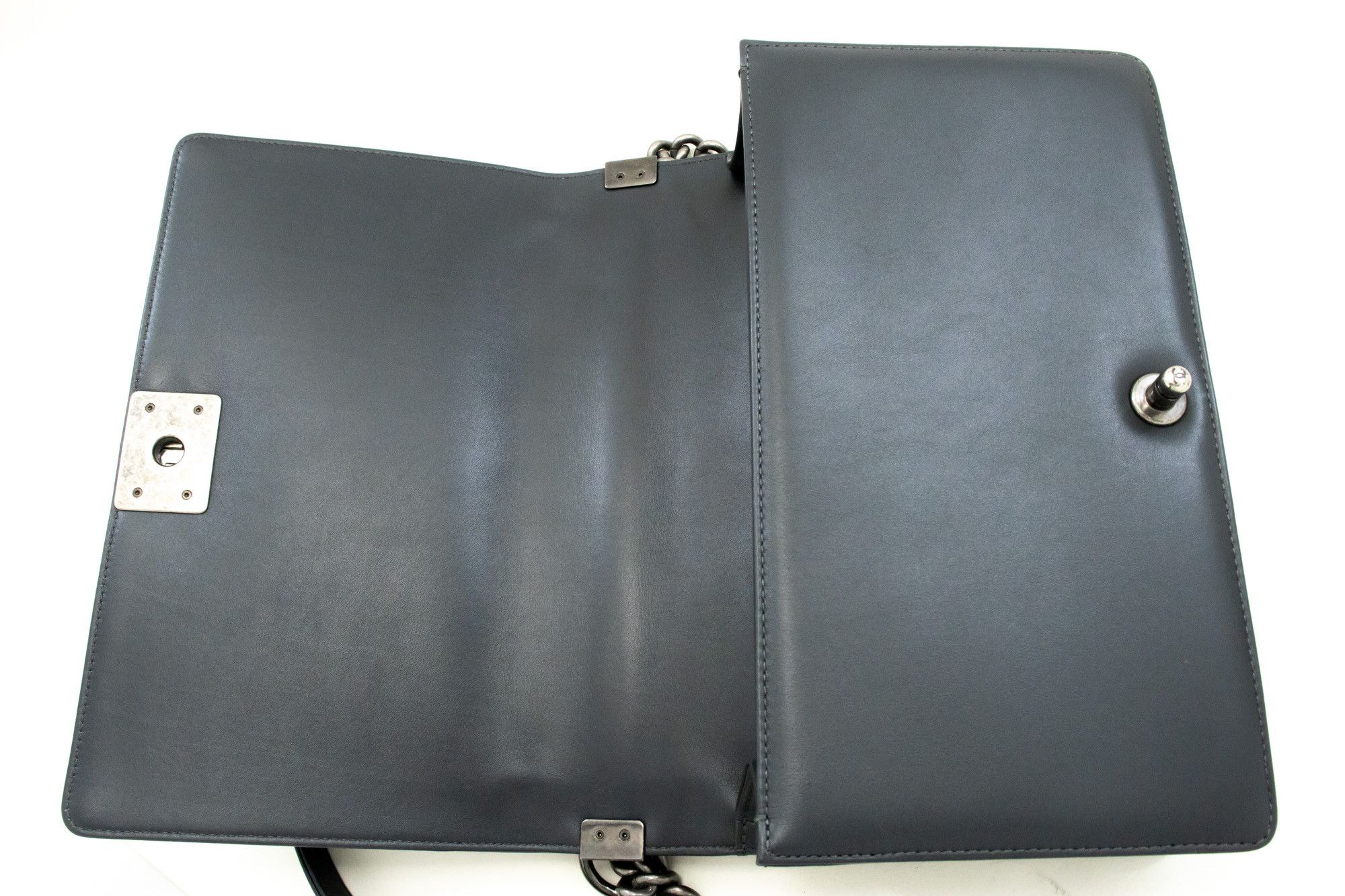Chanel Boy Grey Leather Shoulder Bag (Pre-Owned) Size ONE SIZE - 12 Thumbnail