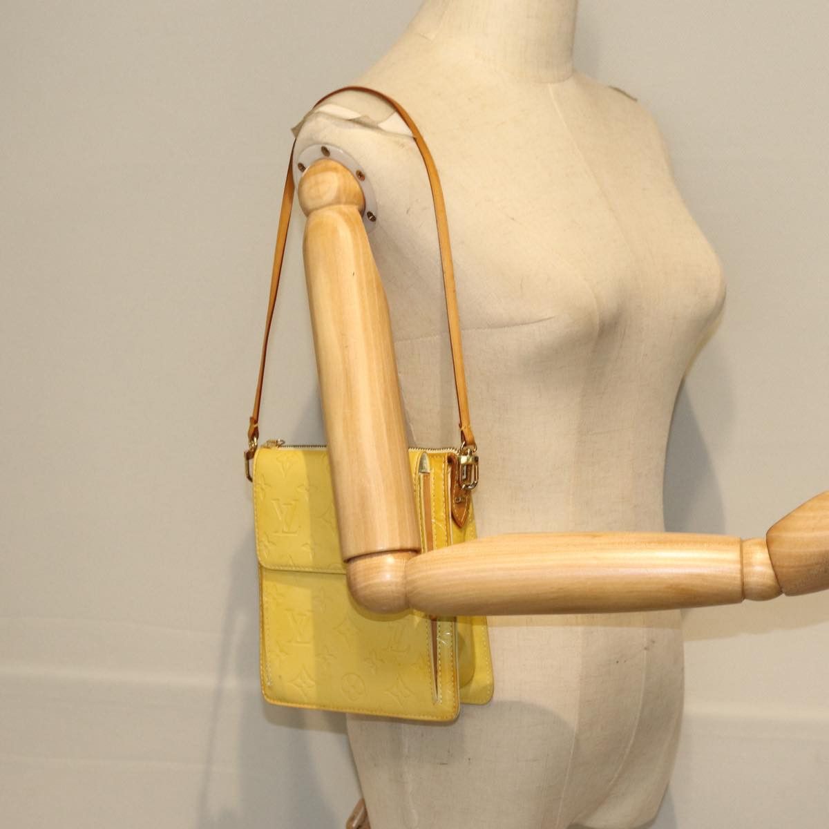 Louis Vuitton Mott Yellow Patent Leather Clutch Bag (Pre-Owned) Size ONE SIZE - 7 Thumbnail