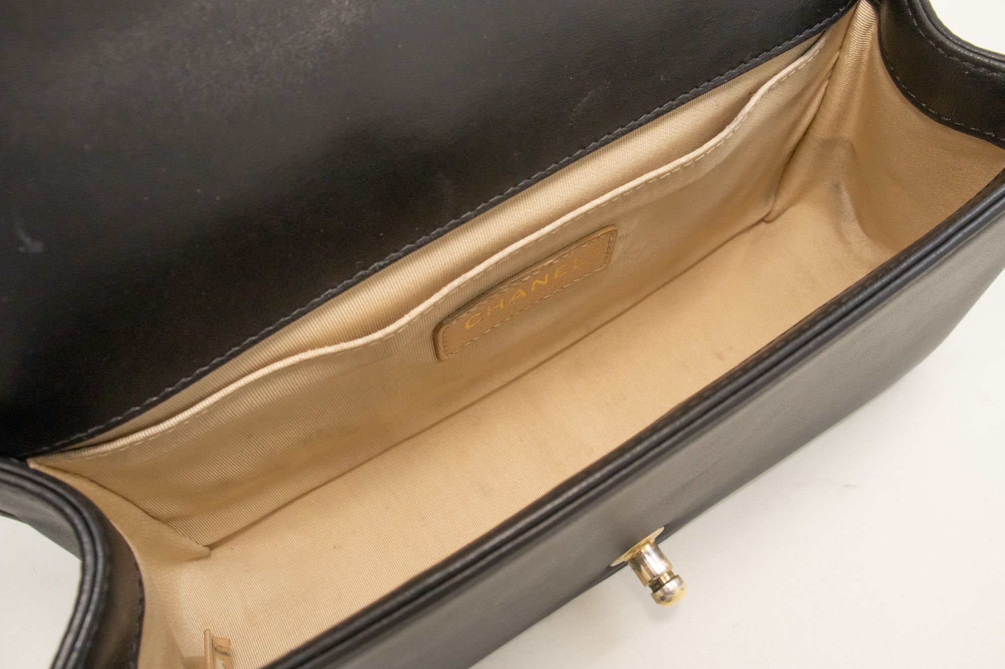 Chanel Boy Black Leather Shoulder Bag (Pre-Owned) Size ONE SIZE - 5 Thumbnail