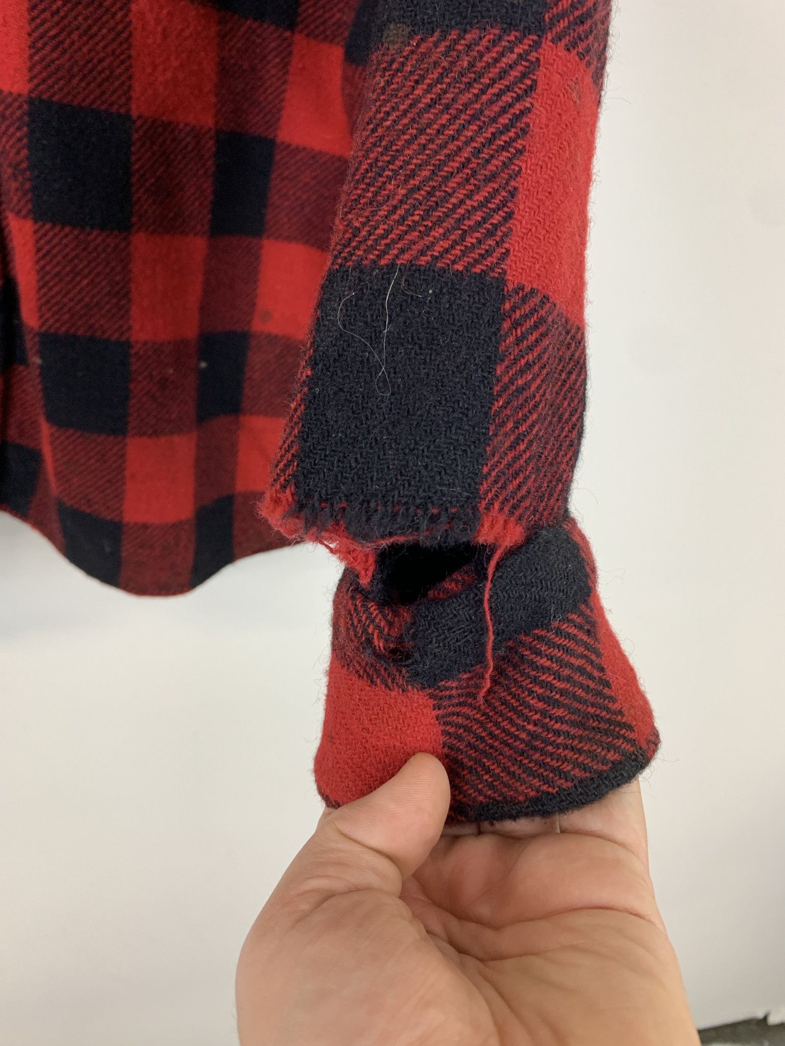 Vintage Vintage Flannel 1990s 1980s Thick WOol Buffalo Plaid Flannel Size L Size US L / EU 52-54 / 3 - 3 Thumbnail
