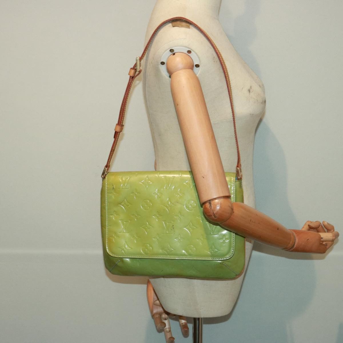 Louis Vuitton Thompson Street Green Patent Leather Shoulder Bag Size ONE SIZE - 8 Thumbnail