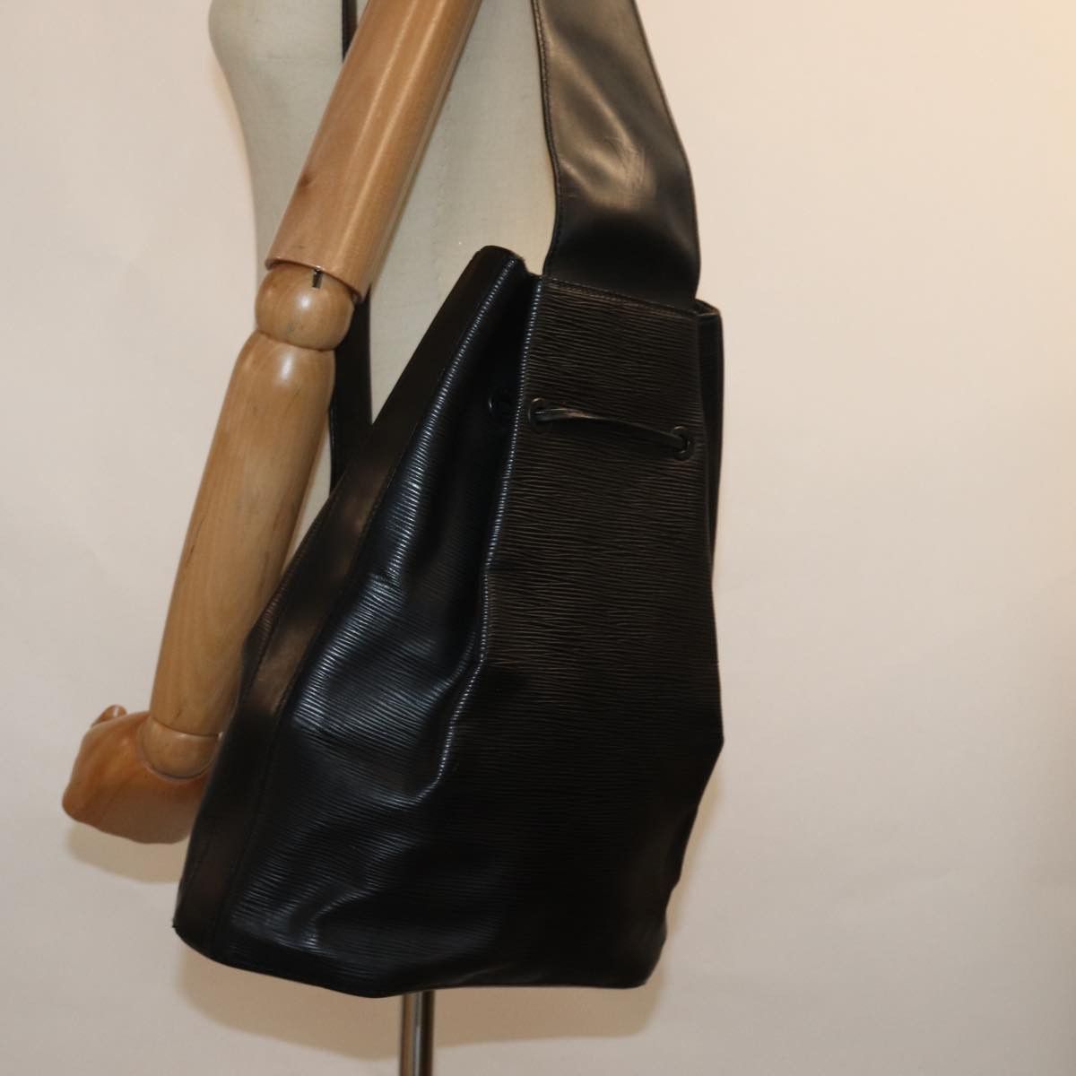 Louis Vuitton Mabillon Black Leather Shoulder Bag (Pre-Owned) Size ONE SIZE - 8 Thumbnail