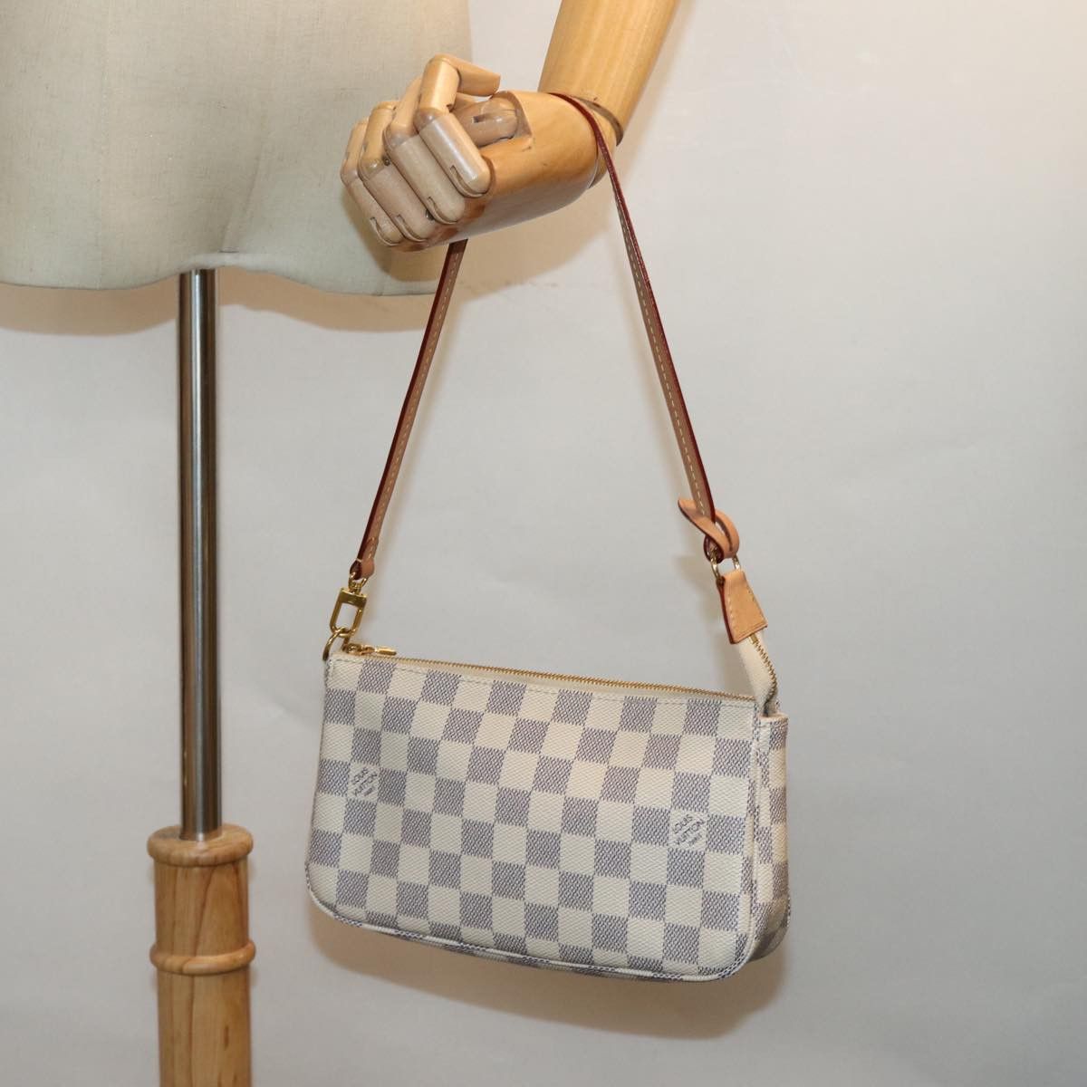 Louis Vuitton Pochette Accessoires White Canvas Clutch Bag (Pre-Owned) Size ONE SIZE - 6 Thumbnail