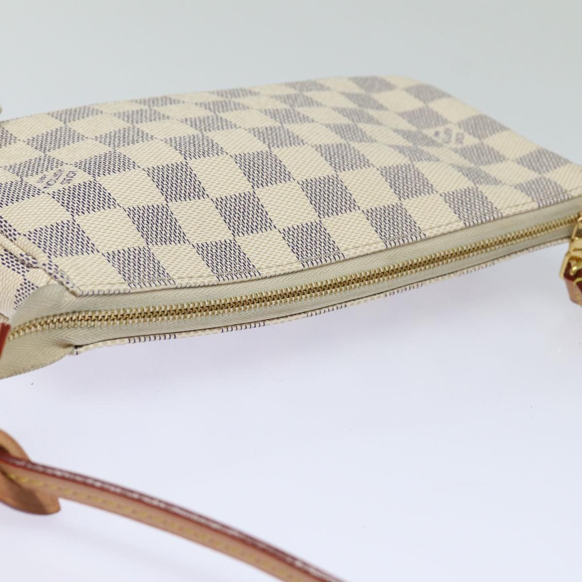 Louis Vuitton Pochette Accessoires White Canvas Clutch Bag (Pre-Owned) Size ONE SIZE - 4 Thumbnail