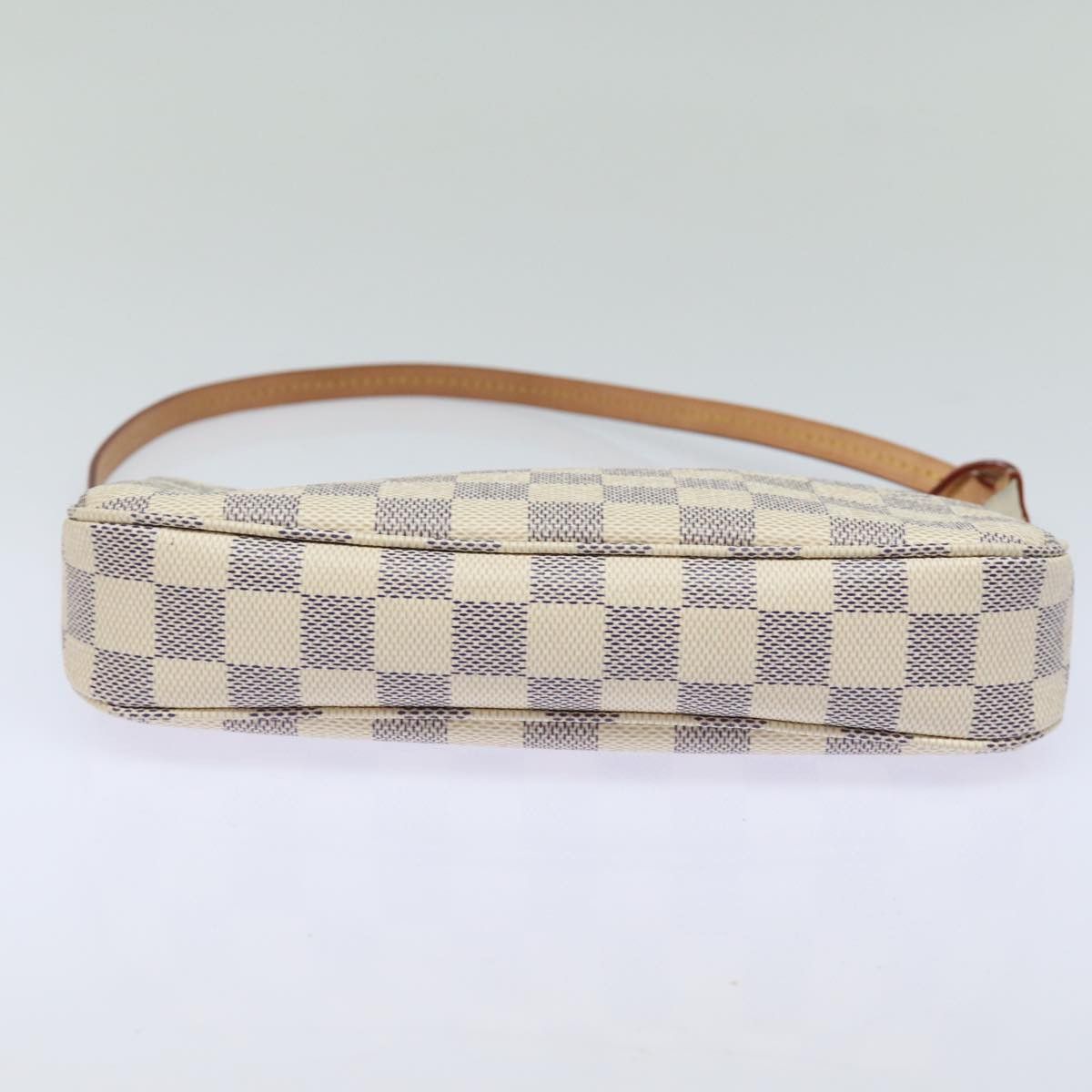 Louis Vuitton Pochette Accessoires White Canvas Clutch Bag (Pre-Owned) Size ONE SIZE - 3 Thumbnail