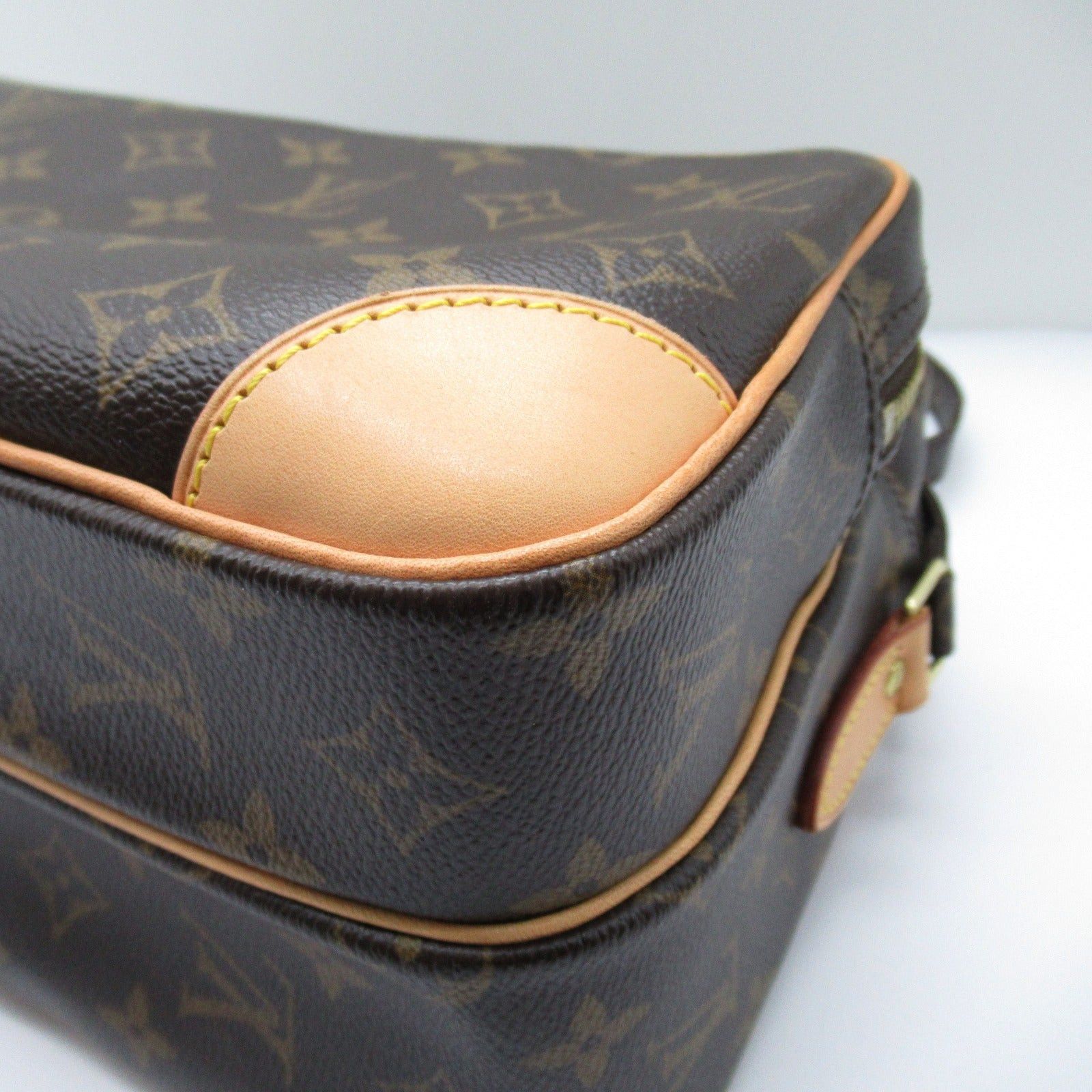 Louis Vuitton Louis Vuitton Nil Shoulder Bag Coated Canvas Monogram Brown Size ONE SIZE - 9 Thumbnail