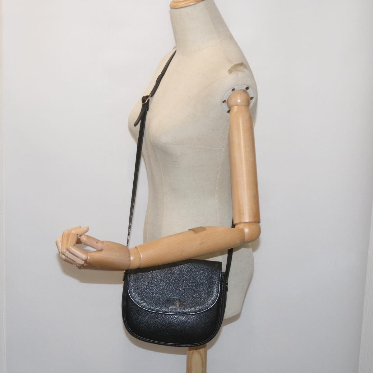 Burberry Black Leather Shoulder Bag (Pre-Owned) Size ONE SIZE - 6 Thumbnail