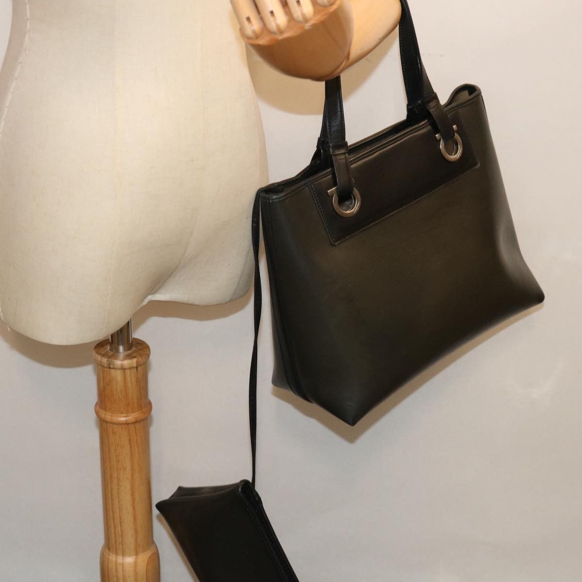 Salvatore Ferragamo Gancini Grey Leather Handbag (Pre-Owned) Size ONE SIZE - 7 Thumbnail