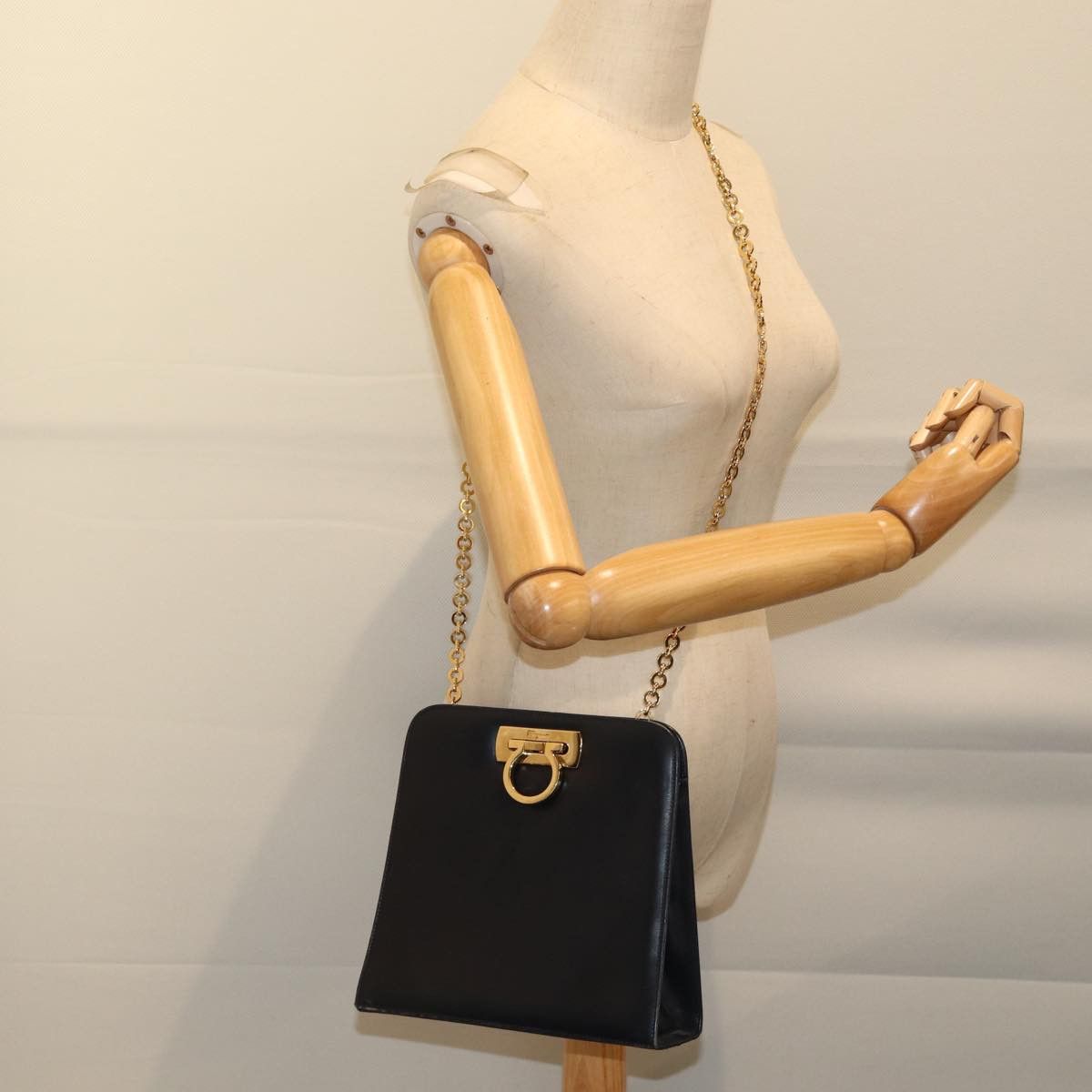 Salvatore Ferragamo Gancini Navy Leather Shoulder Bag (Pre-Owned) Size ONE SIZE - 7 Thumbnail
