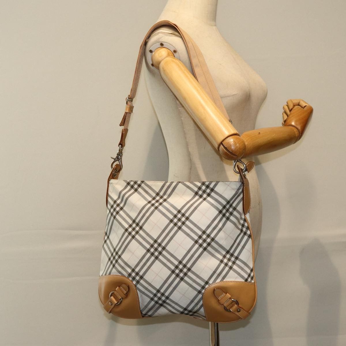 Burberry Nova Check White Canvas Shoulder Bag (Pre-Owned) Size ONE SIZE - 9 Thumbnail