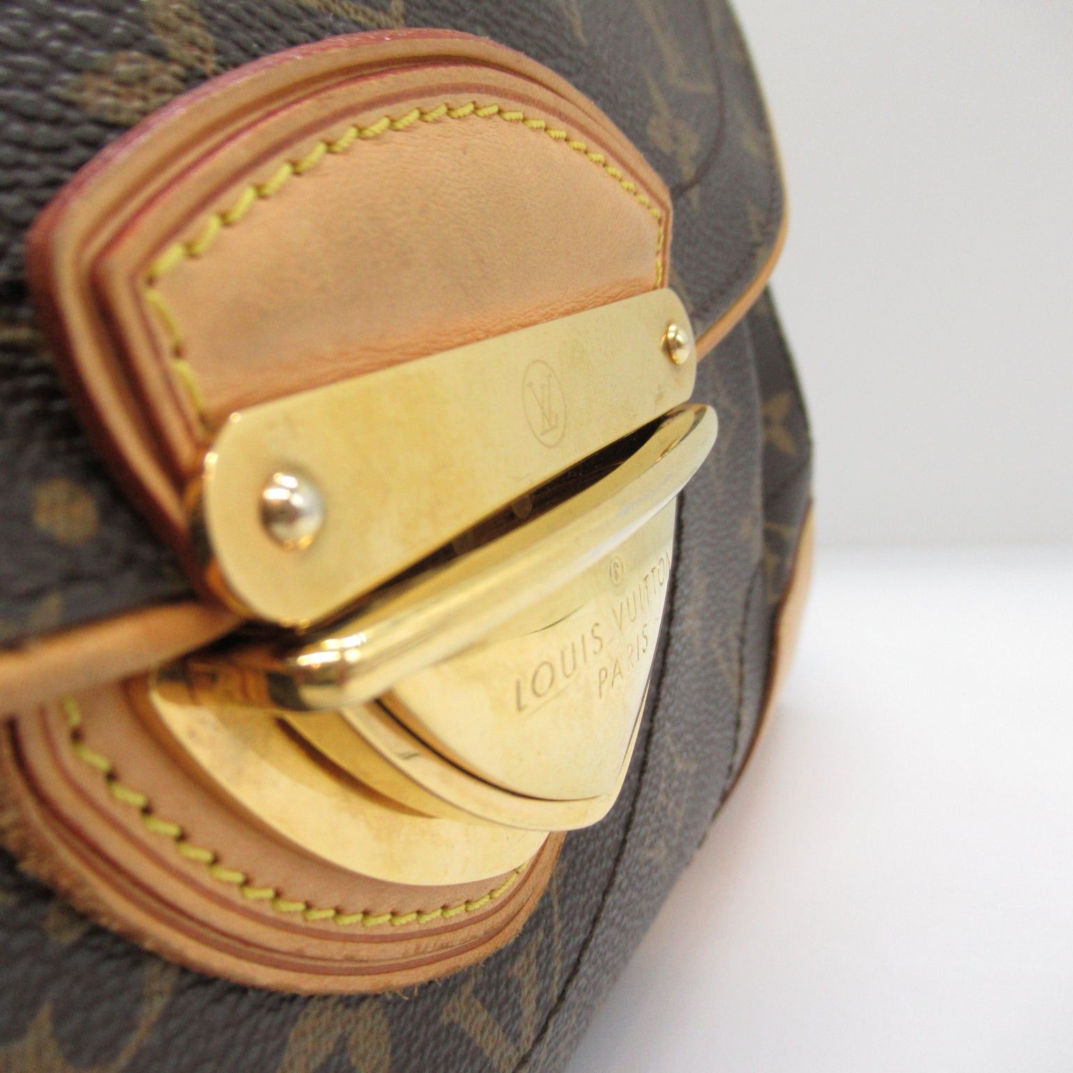 Louis Vuitton Louis Vuitton Beverly M.M. Shoulder Bag Coated Canvas Monogram Brown Size ONE SIZE - 8 Thumbnail