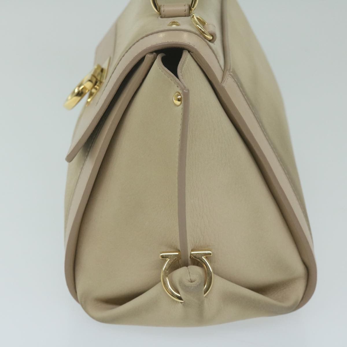 Salvatore Ferragamo Beige Leather Shoulder Bag (Pre-Owned) Size ONE SIZE - 9 Thumbnail
