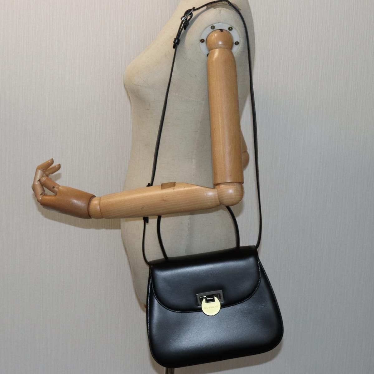 Givenchy Black Leather Handbag (Pre-Owned) Size ONE SIZE - 8 Thumbnail