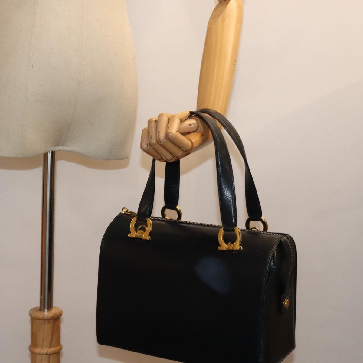 Salvatore Ferragamo Gancini Navy Leather Handbag (Pre-Owned) Size ONE SIZE - 7 Thumbnail