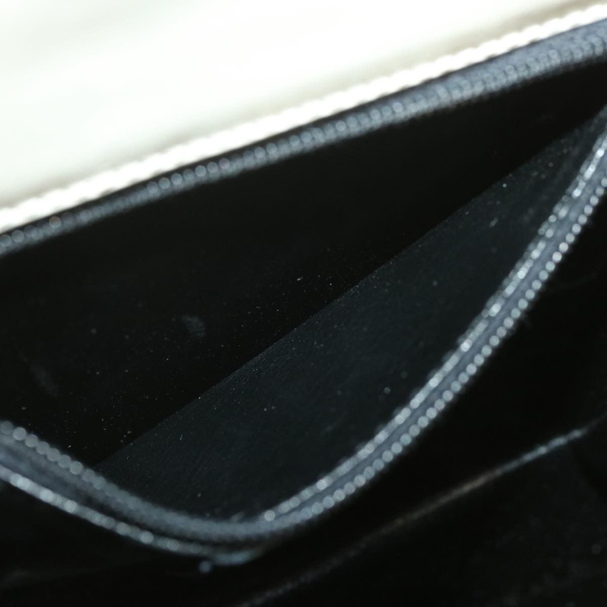 Salvatore Ferragamo White Leather Handbag (Pre-Owned) Size ONE SIZE - 12 Thumbnail