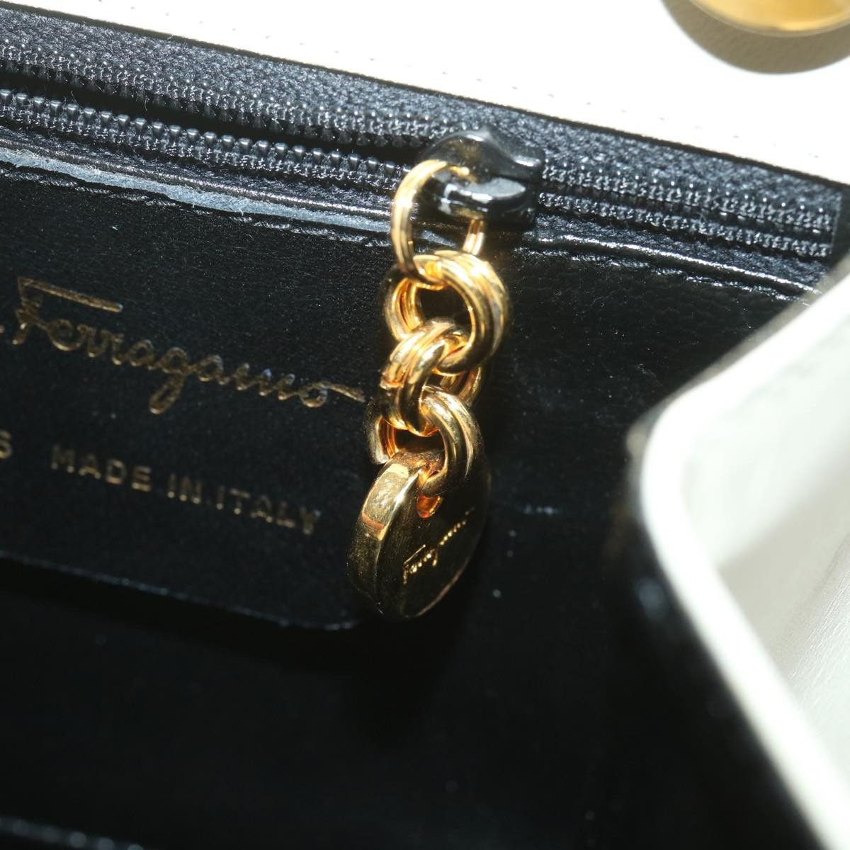 Salvatore Ferragamo White Leather Handbag (Pre-Owned) Size ONE SIZE - 11 Thumbnail