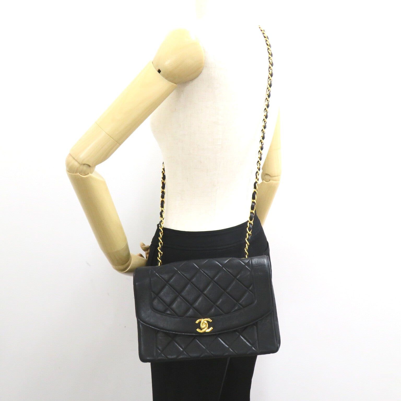 Chanel Chanel Matelasse Diana Chain Shoulder Bag Lambskin (Sheepskin) Black Gold Hardware Size ONE SIZE - 5 Thumbnail