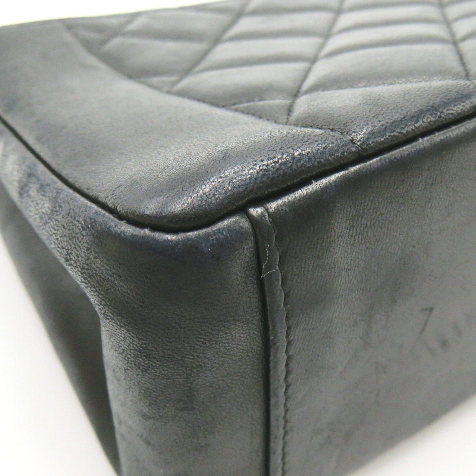 Chanel Chanel Matelasse Diana Chain Shoulder Bag Lambskin (Sheepskin) Black Gold Hardware Size ONE SIZE - 17 Thumbnail