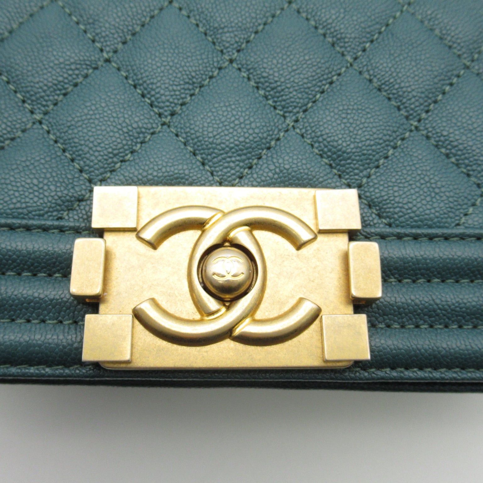 Chanel Chanel Boy Chanel Chain Shoulder Bag Caviar Skin (Grained Calf) Green Gold Hardware Size ONE SIZE - 12 Thumbnail