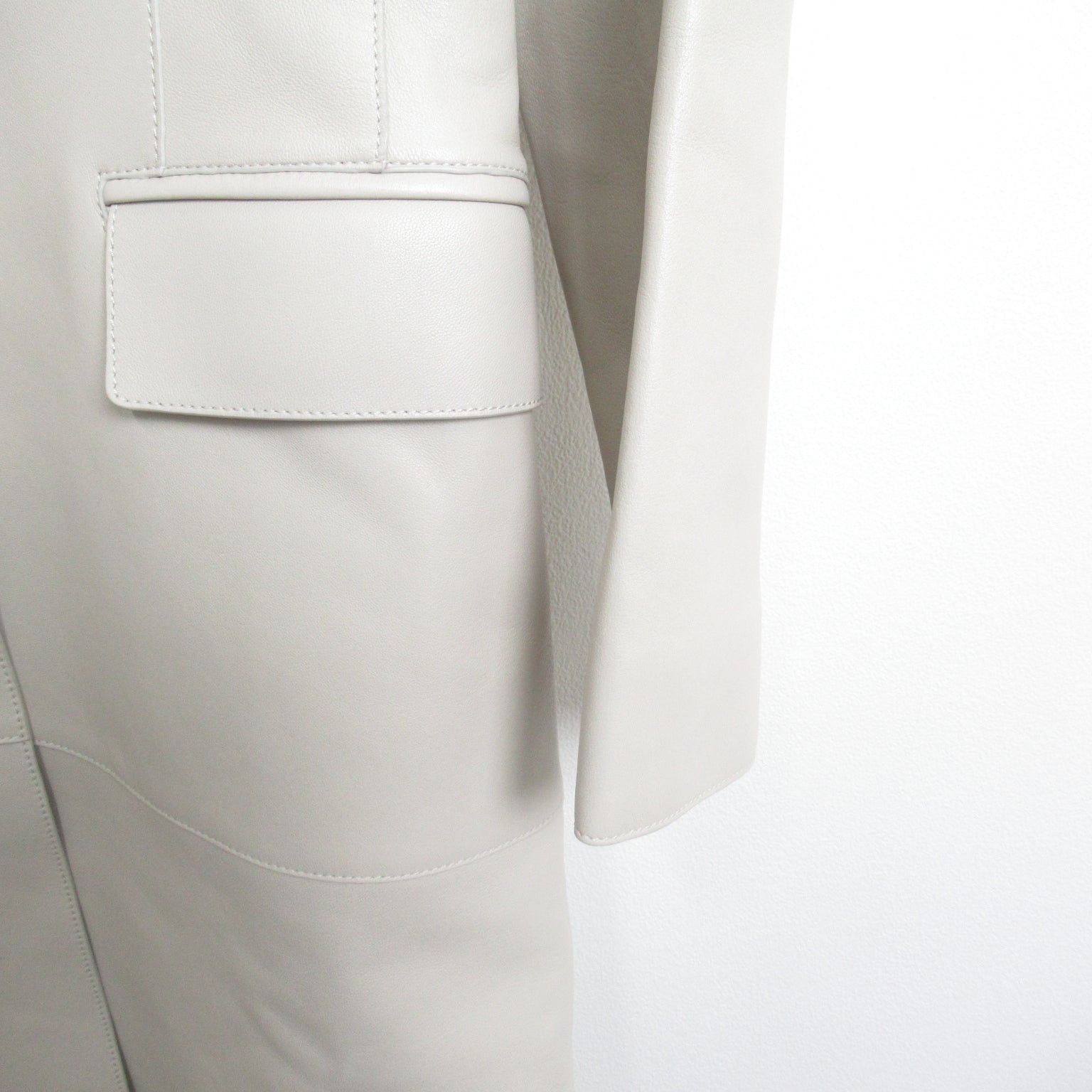 Hermes Hermes Coat Calfskin (Cowhide) White Cream Size ONE SIZE - 3 Thumbnail