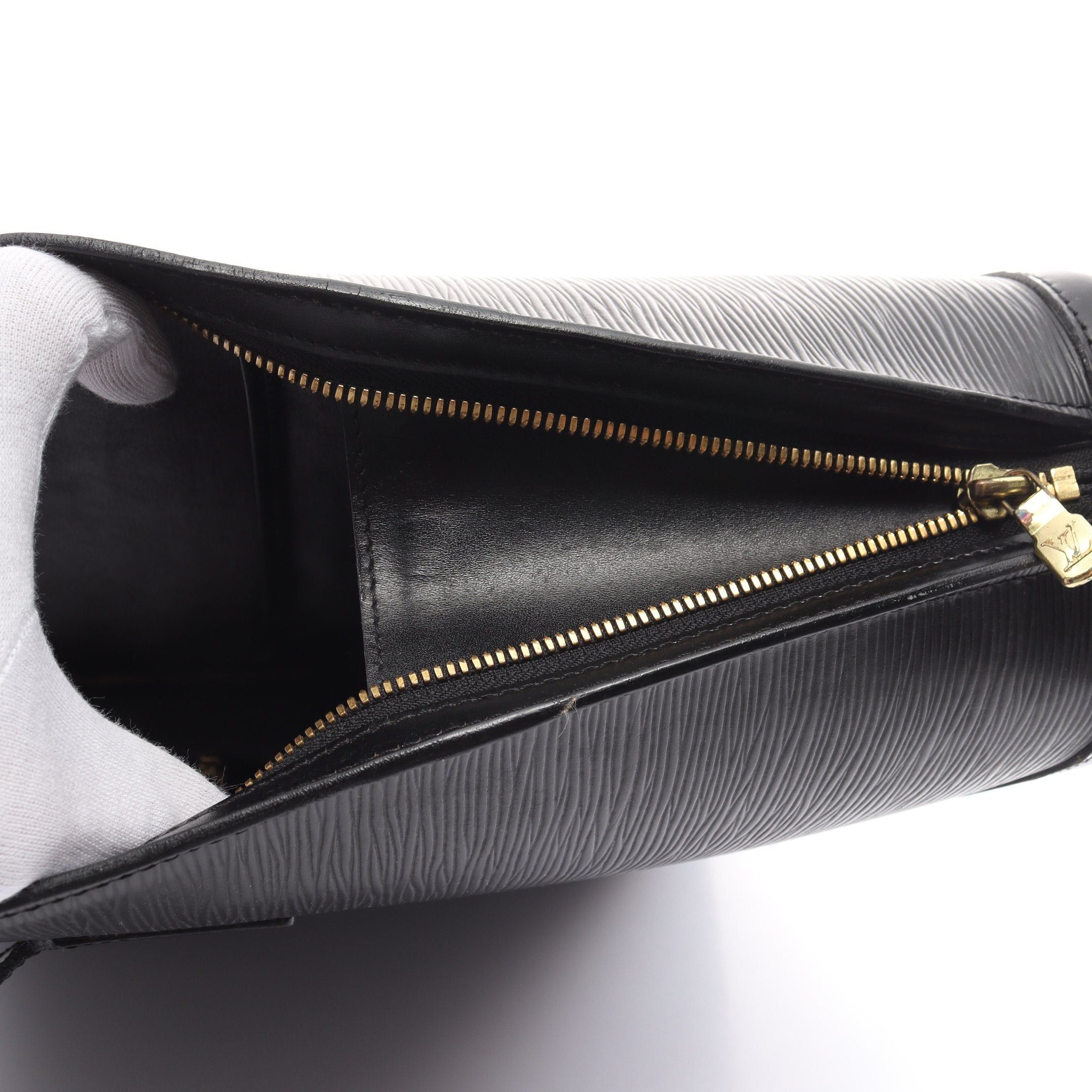 Louis Vuitton Louis Vuitton Lussac Epi Noir Shoulder Bag Leather Black Size ONE SIZE - 9 Thumbnail