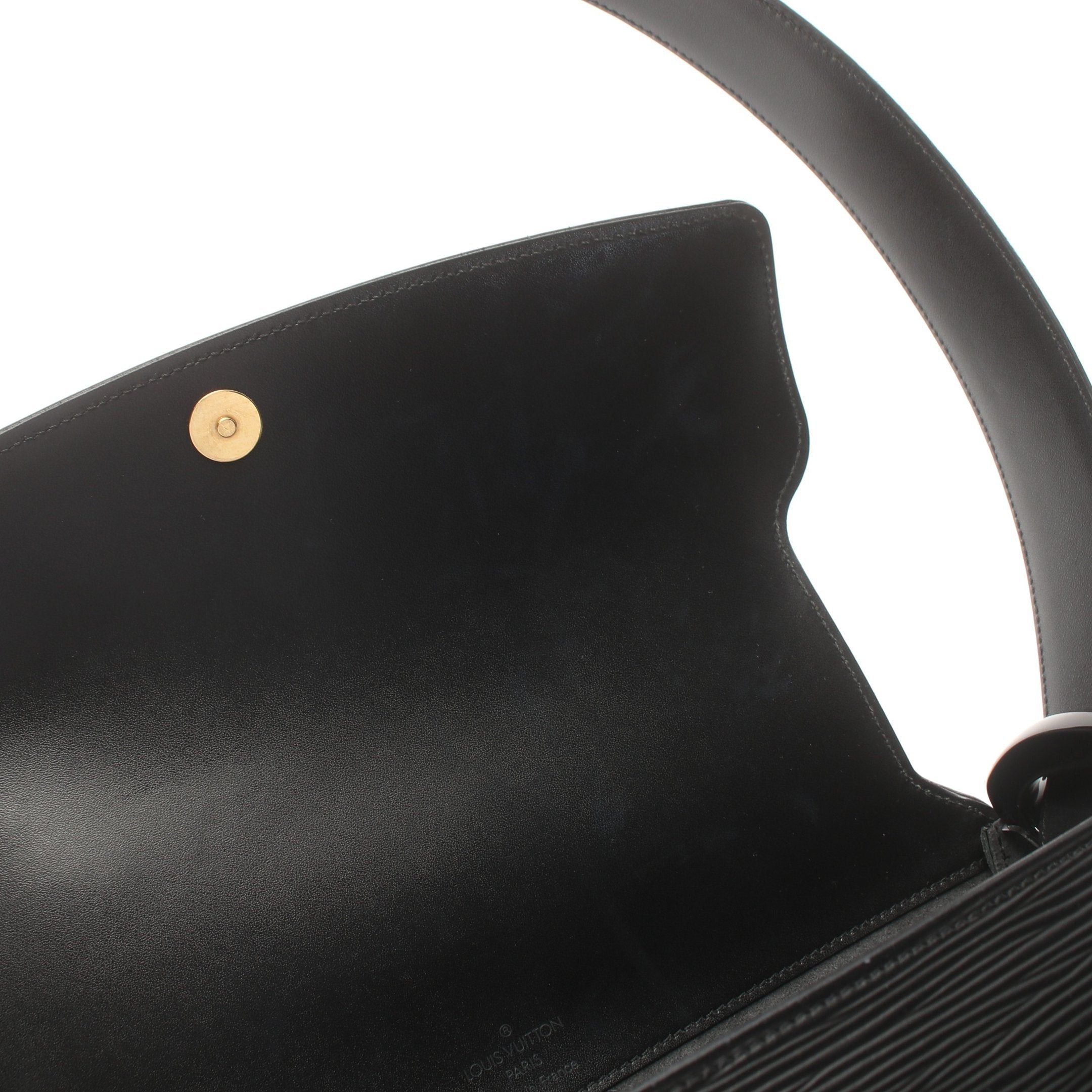 Louis Vuitton Louis Vuitton Nocturne Pm Epi Noir Shoulder Bag Leather Black Size ONE SIZE - 9 Thumbnail