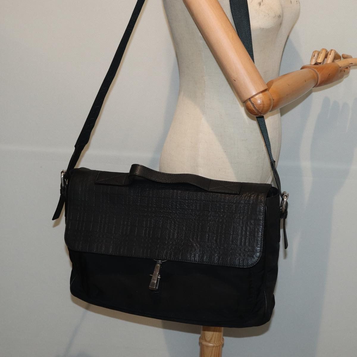 Burberry Nova Check Black Leather Shoulder Bag (Pre-Owned) Size ONE SIZE - 7 Thumbnail