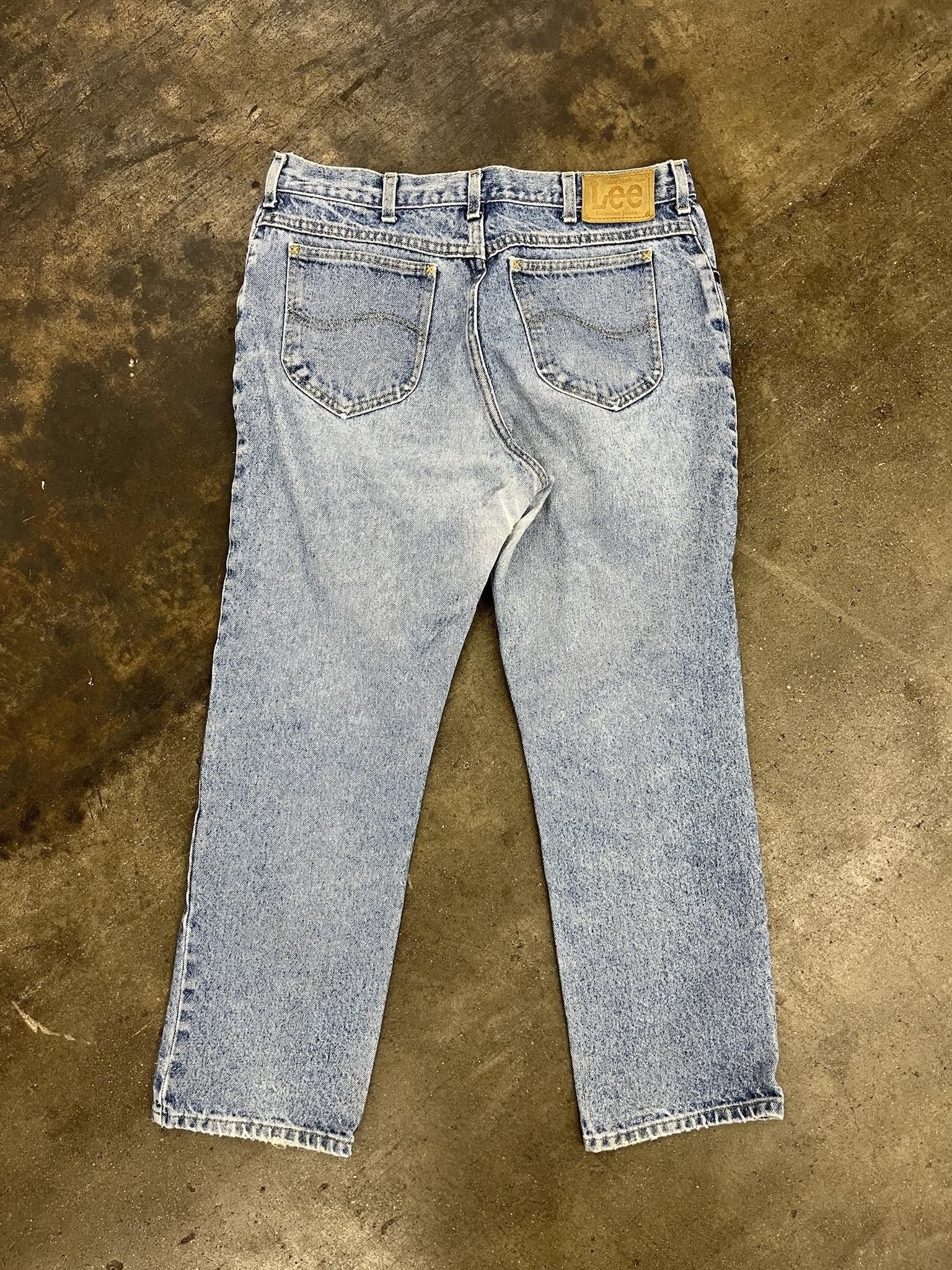 Jean × Vintage 1990's Regular Fit Lightwash Jeans (Thick Leather Back Tag) Size US 36 / EU 52 - 3 Thumbnail