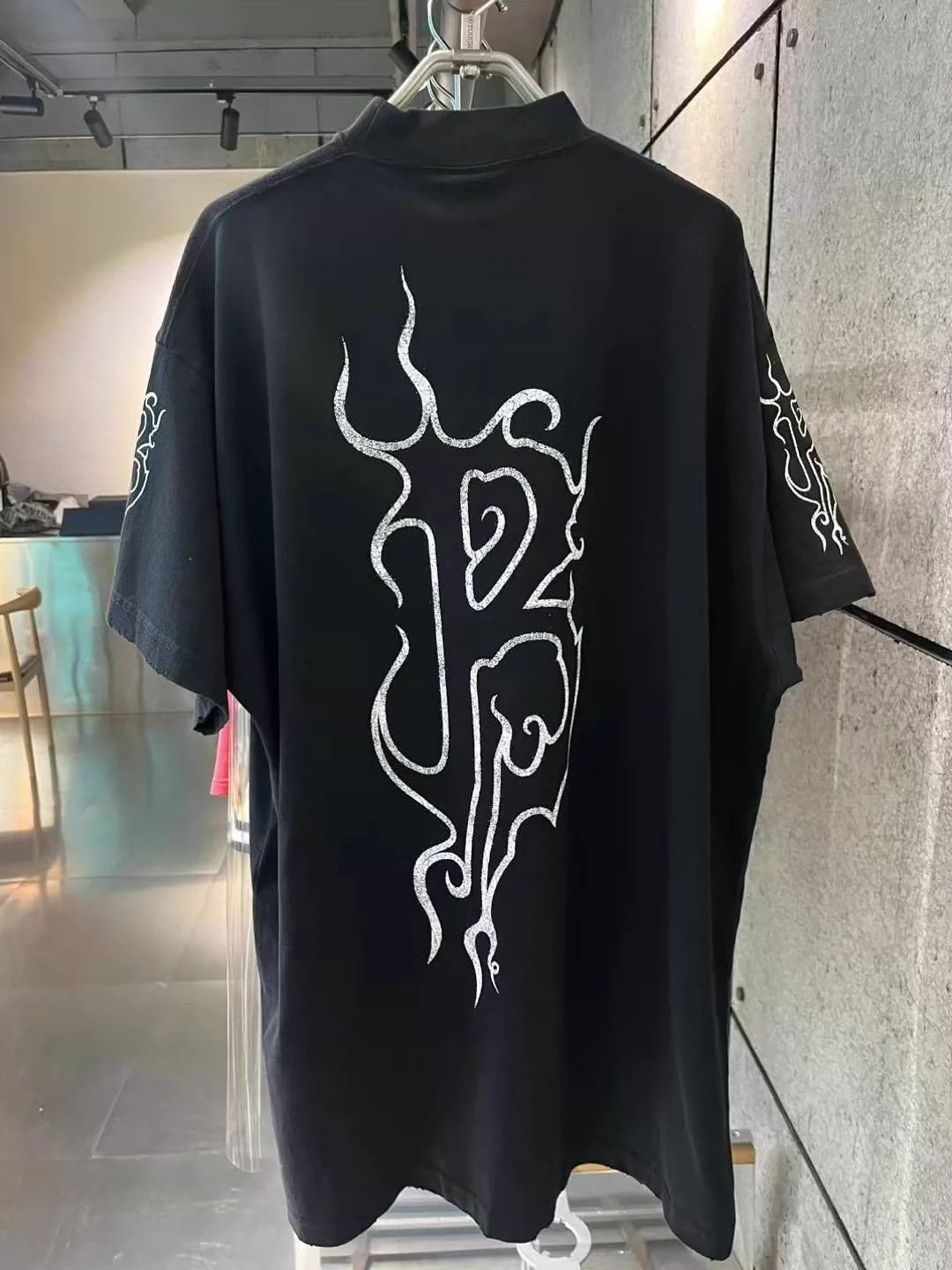 Balenciaga Balenciaga FW23 black distressed print short sleeved shirt Size US S / EU 44-46 / 1 - 8 Thumbnail