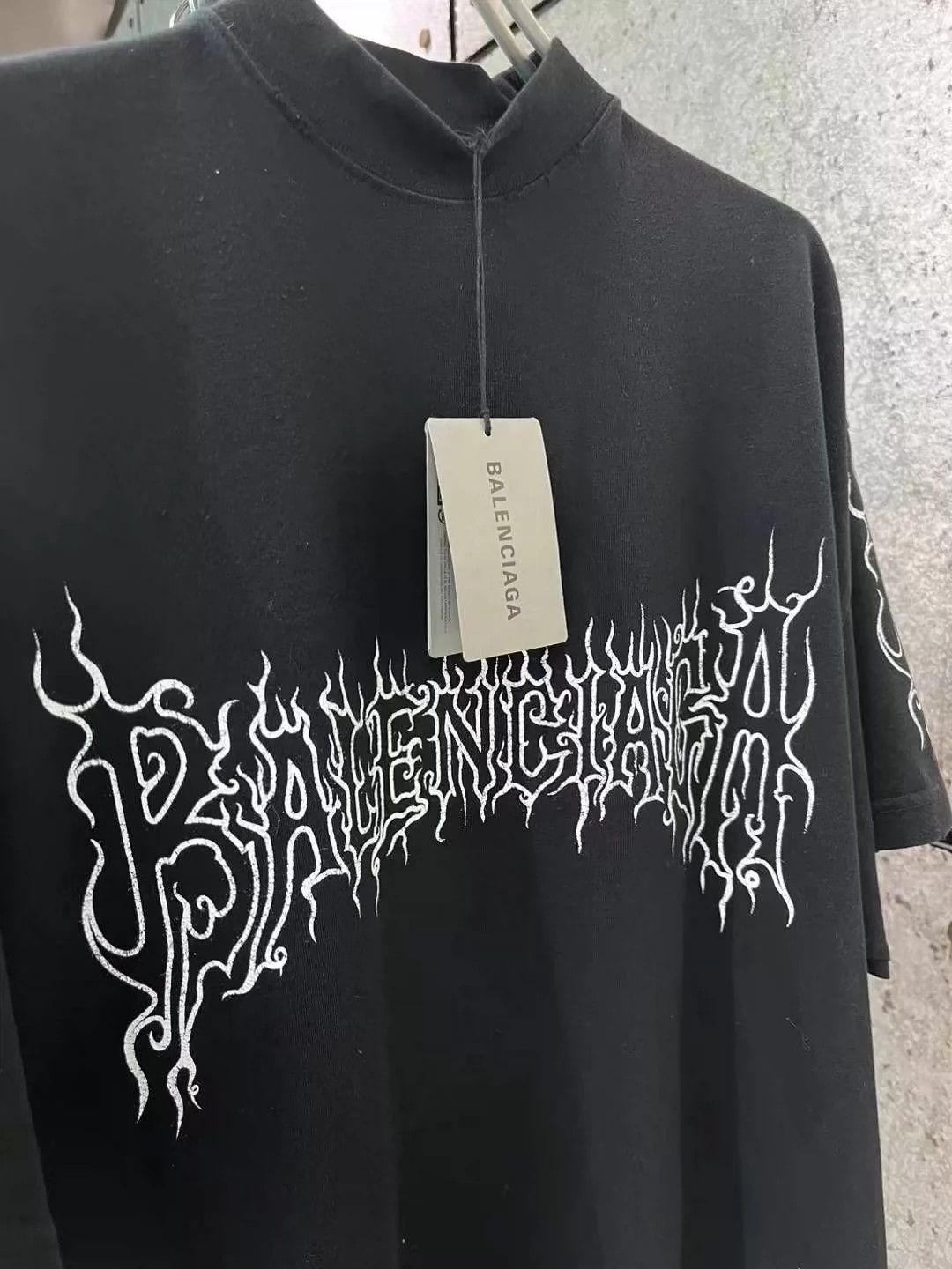 Balenciaga Balenciaga FW23 black distressed print short sleeved shirt Size US S / EU 44-46 / 1 - 7 Thumbnail
