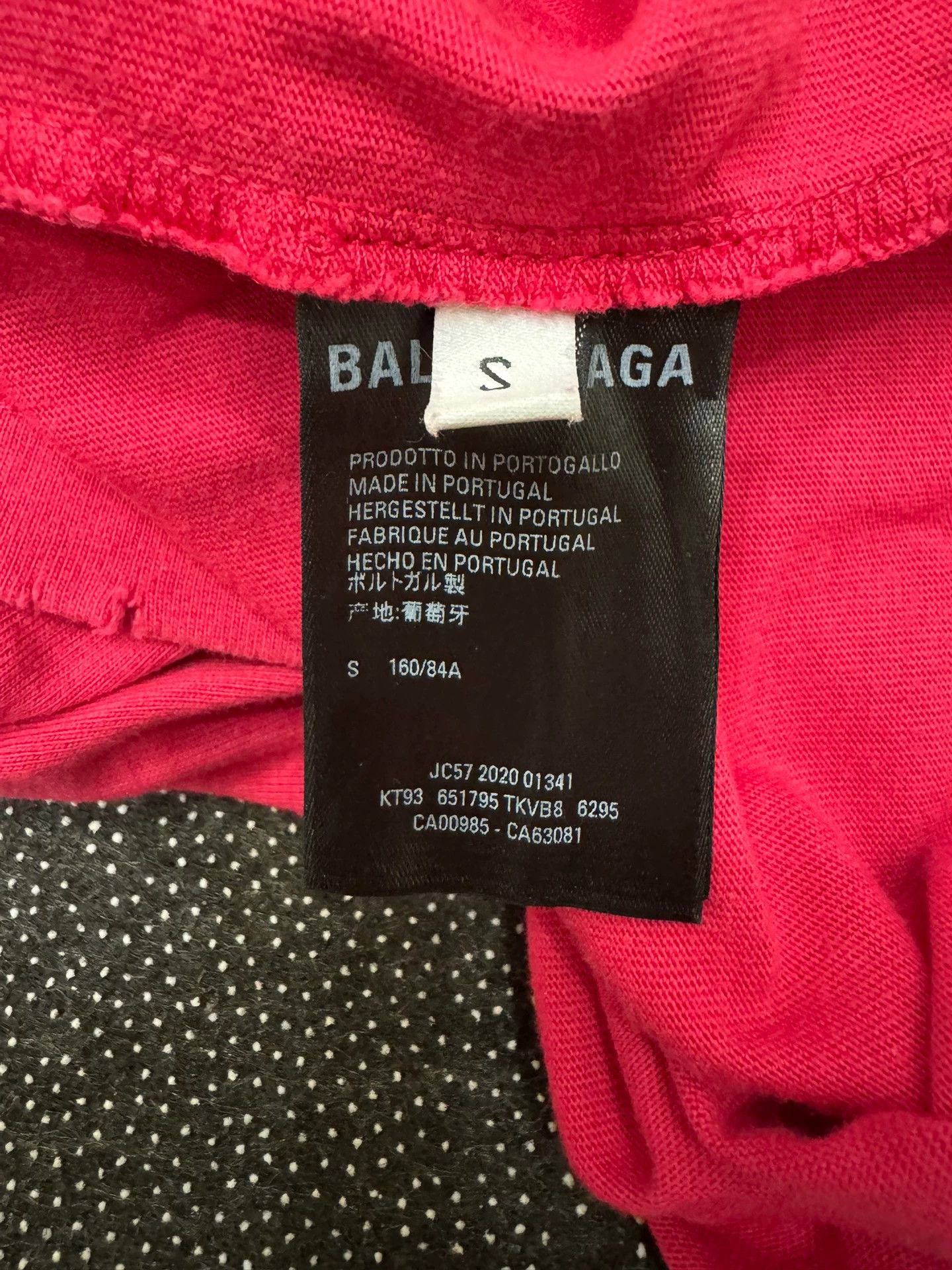 Balenciaga Balenciaga red big hole short sleeved shirt Size US S / EU 44-46 / 1 - 6 Thumbnail
